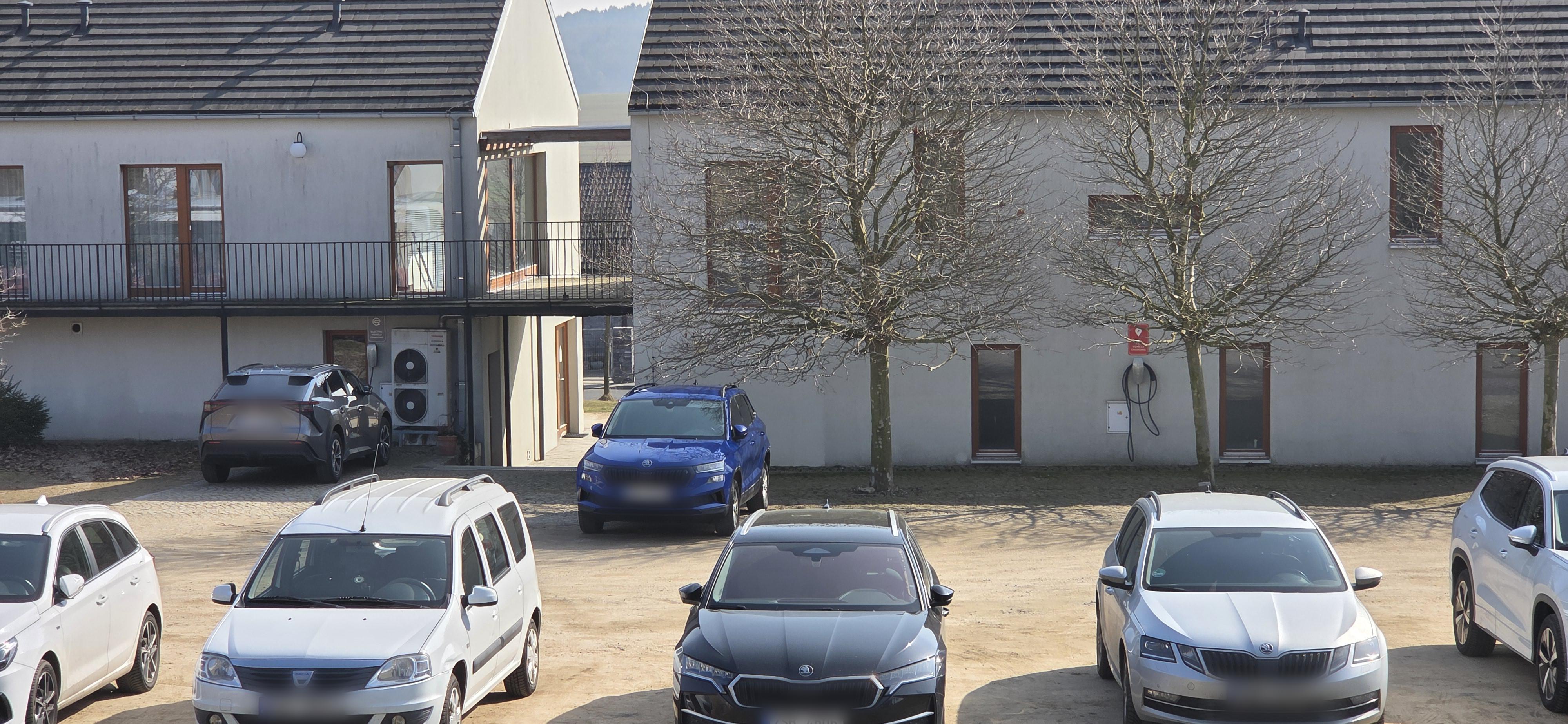 Nová náves ZICHOVEC - Nabíjecí stanice foto 2