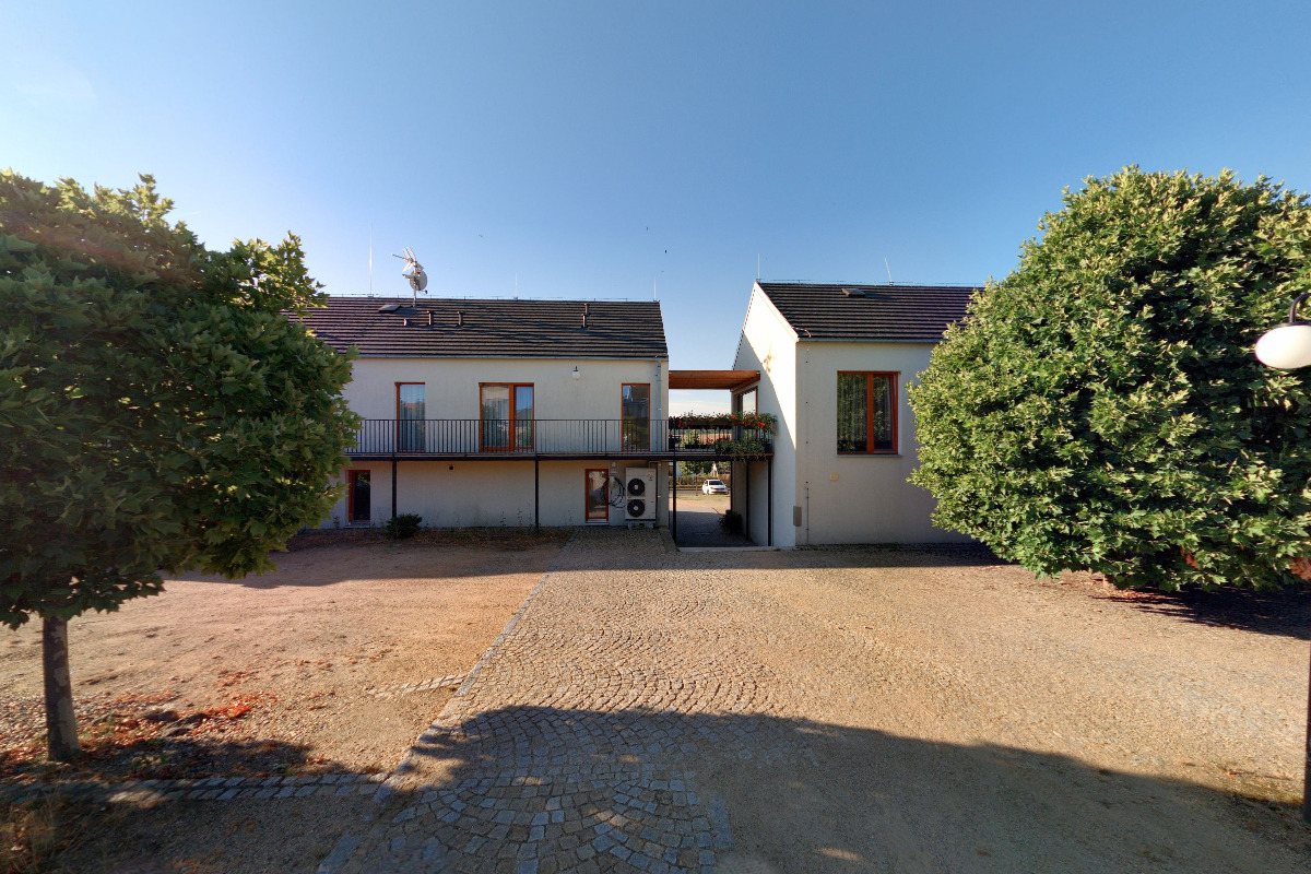 Nová náves ZICHOVEC - Nabíjecí stanice