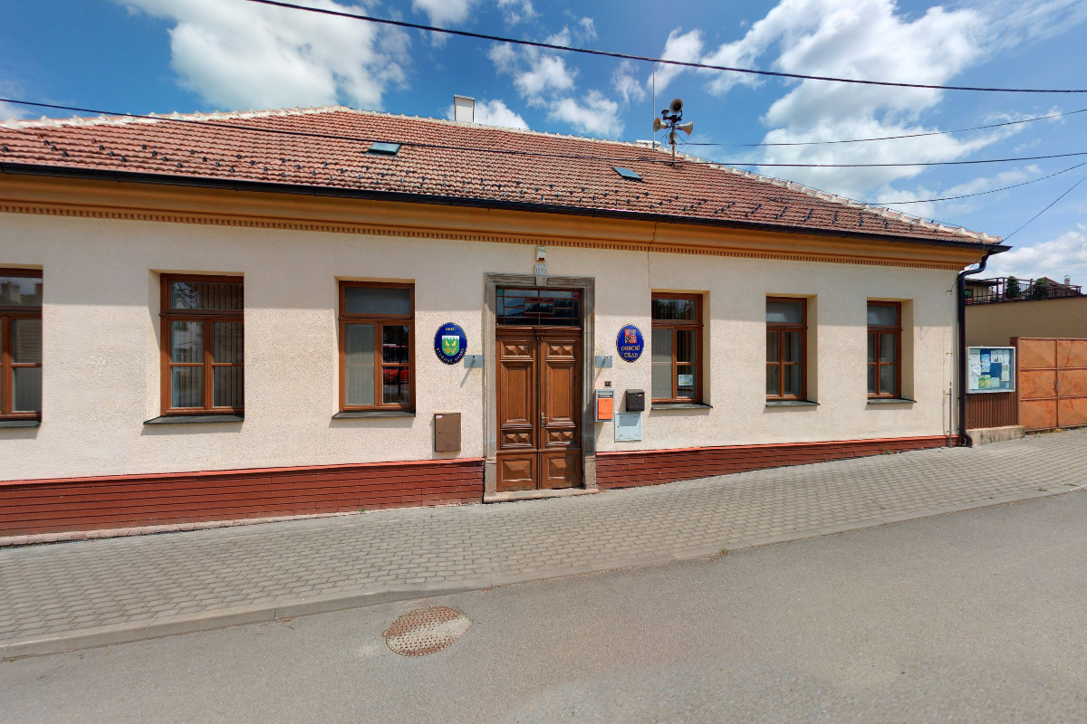 Hluboké Dvory - obecní úřad foto 3