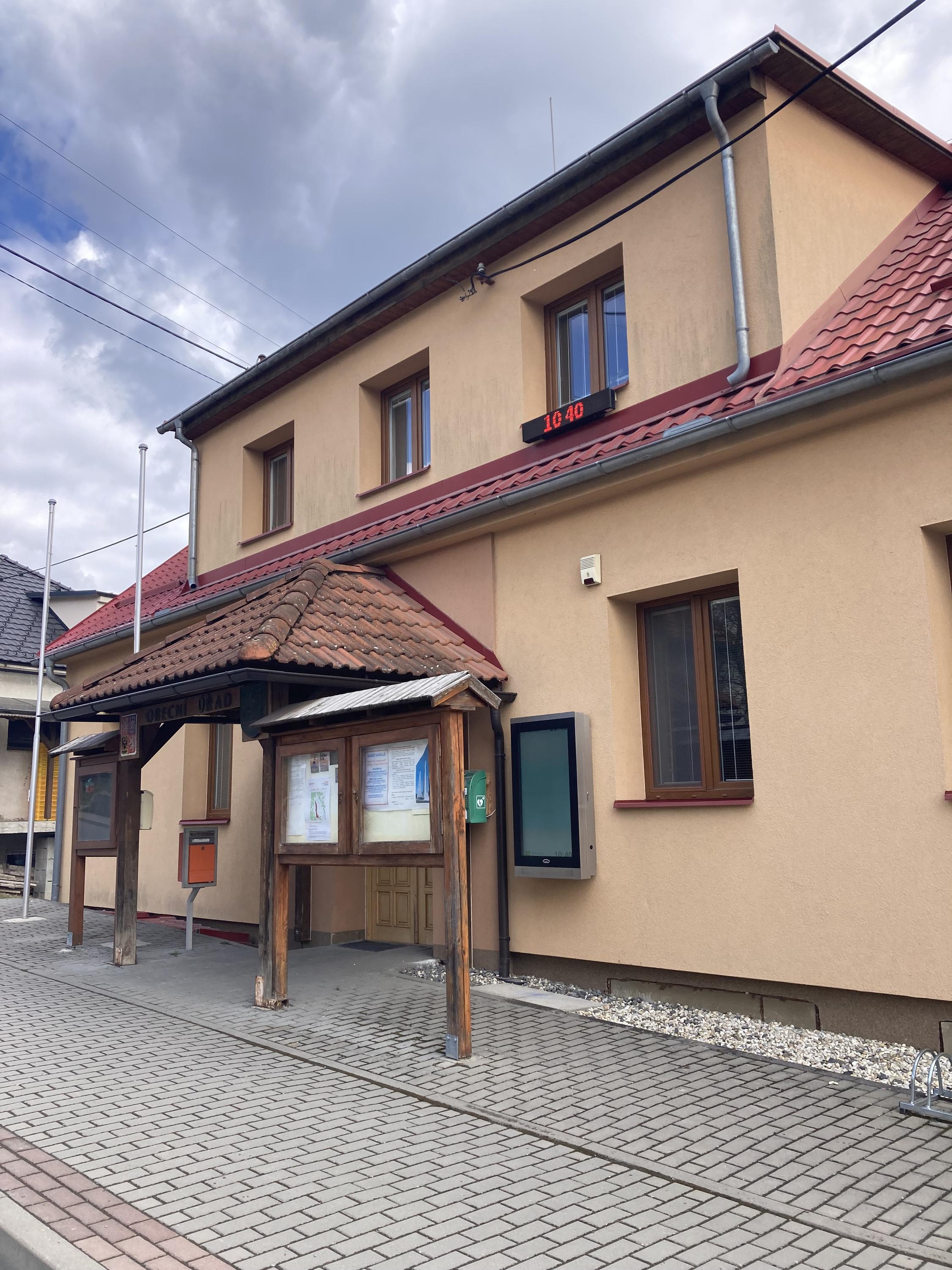 Lačnov - obecní úřad foto 3