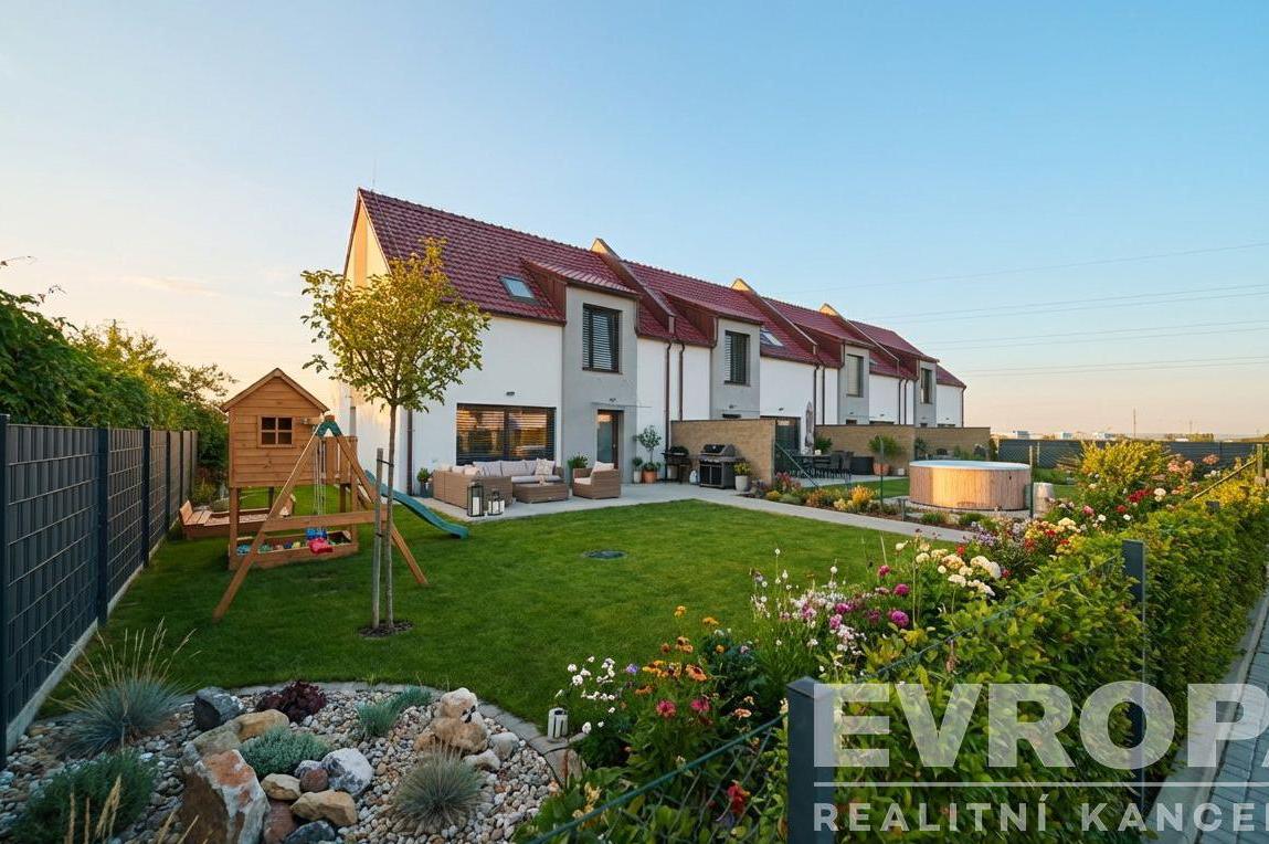 Prodej novostavby řadového rodinného domu v Bříze