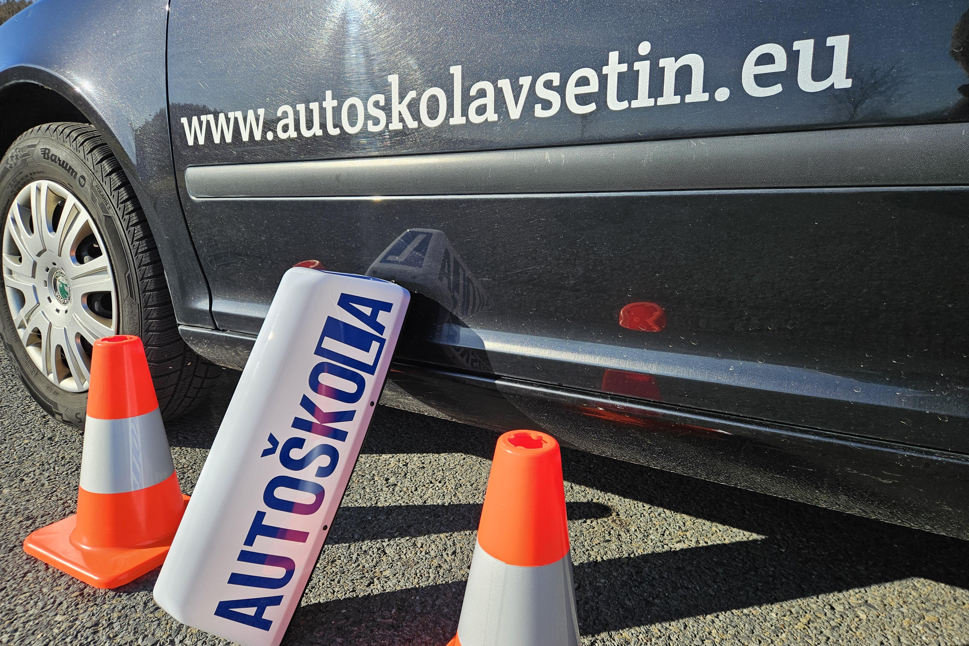 Potřebuješ se zdokonalit v řízení auta?