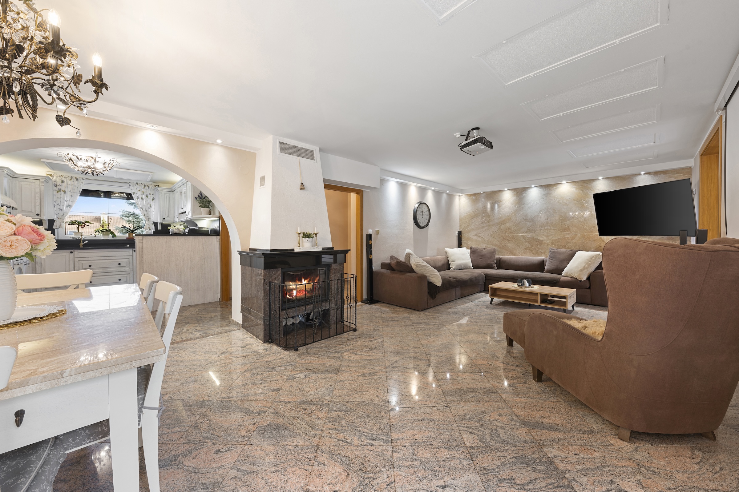 RD 5+1  Tupesy u UH, po rekonstrukci,CP 875m2