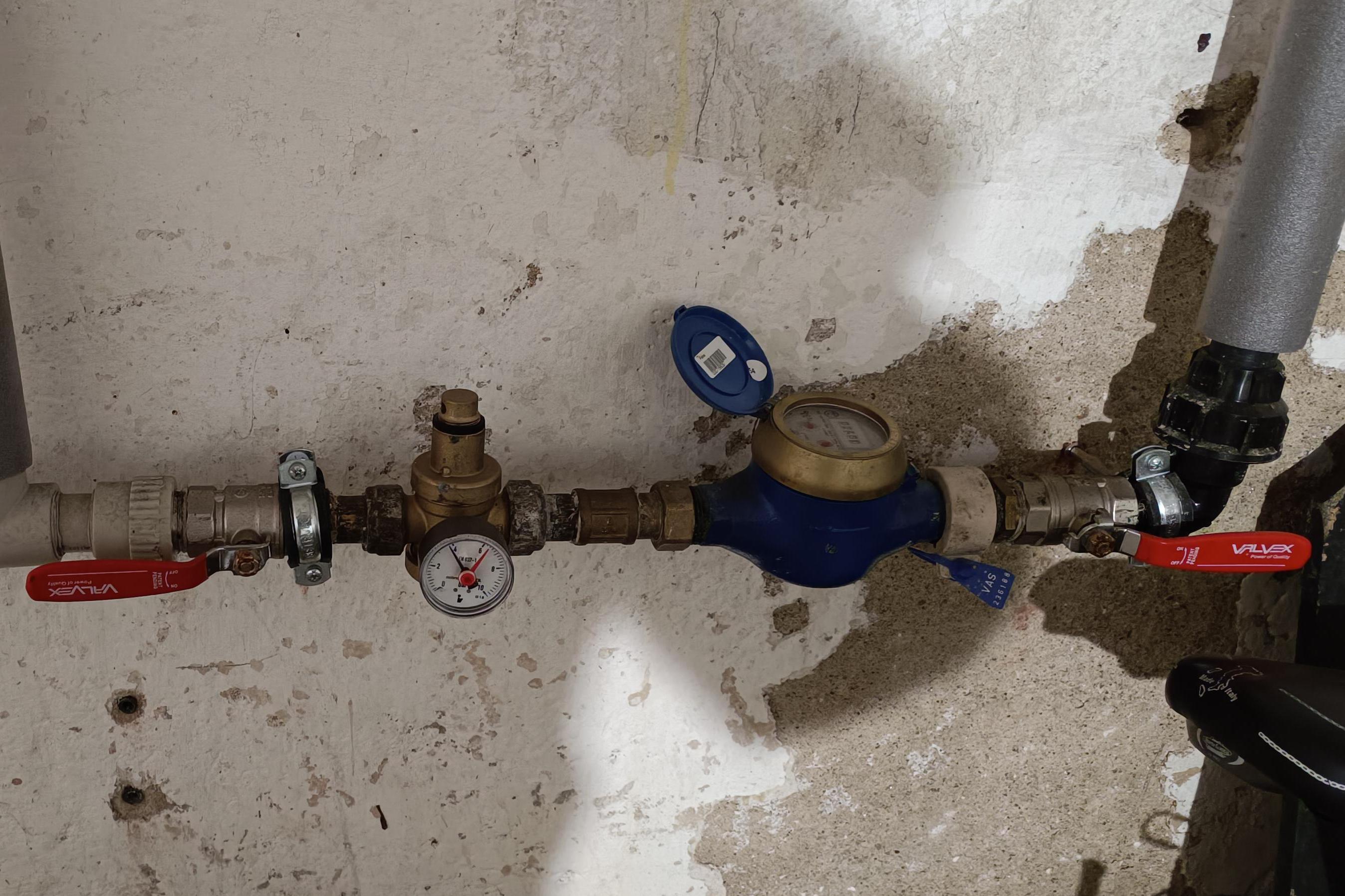 výměna vodoměrů, kohoutů, ventilů, potrubí