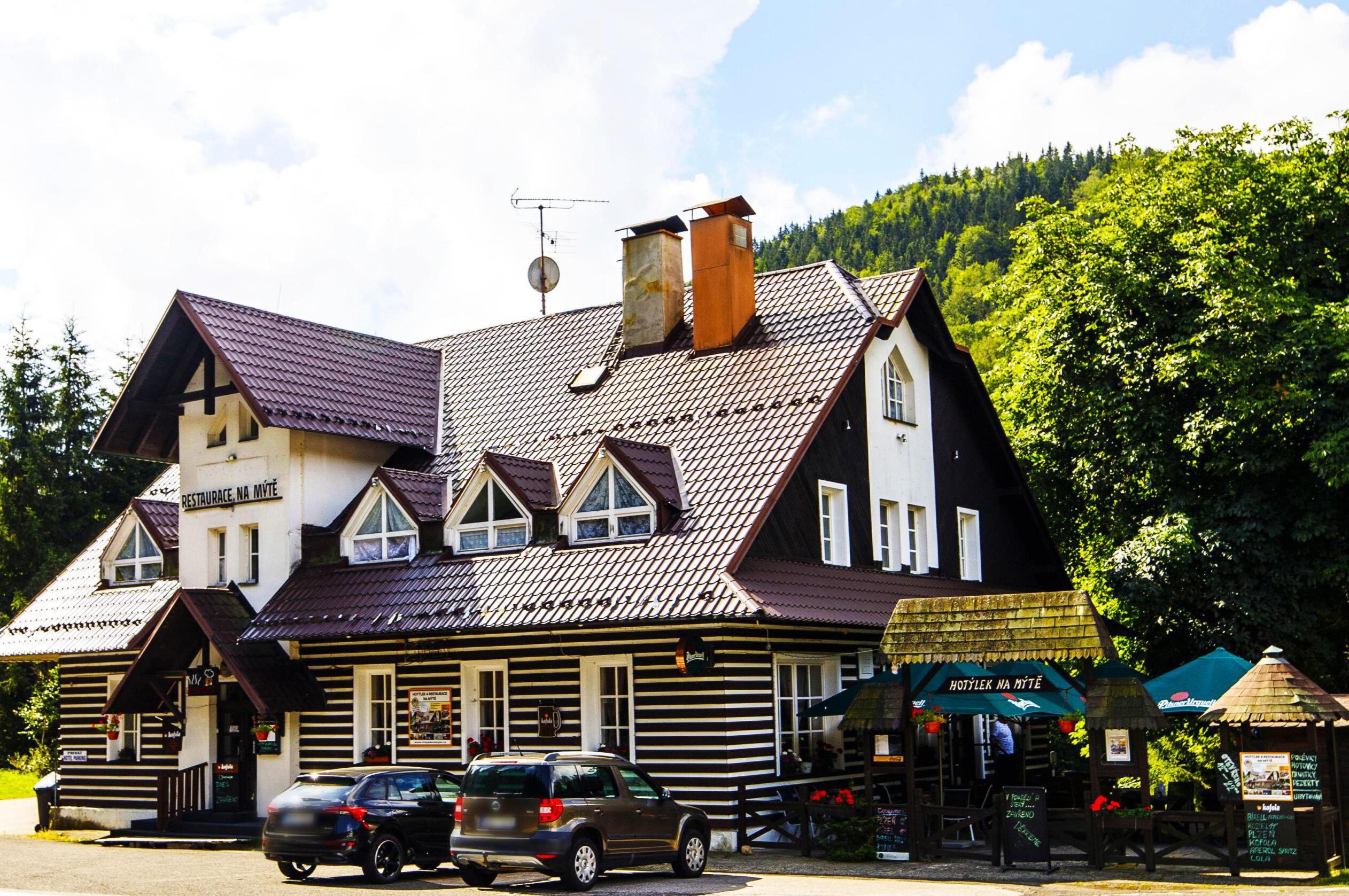 HOTÝLEK NA MÝTĚ A RESTAURACE