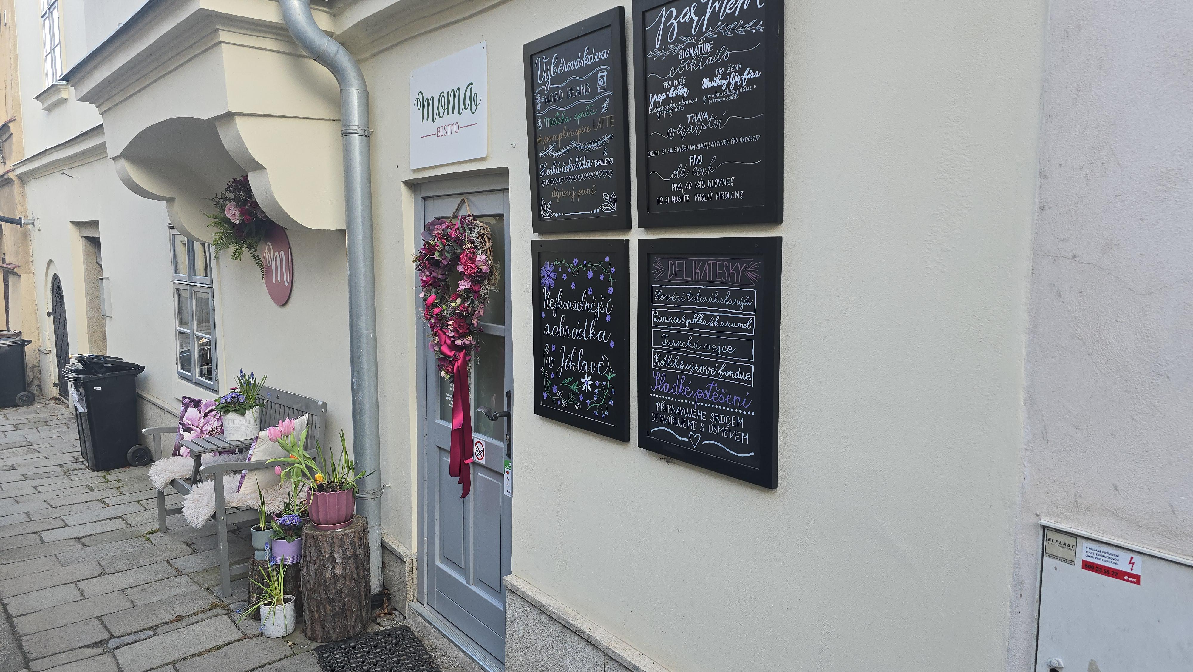 MOMA bistro & kavárna