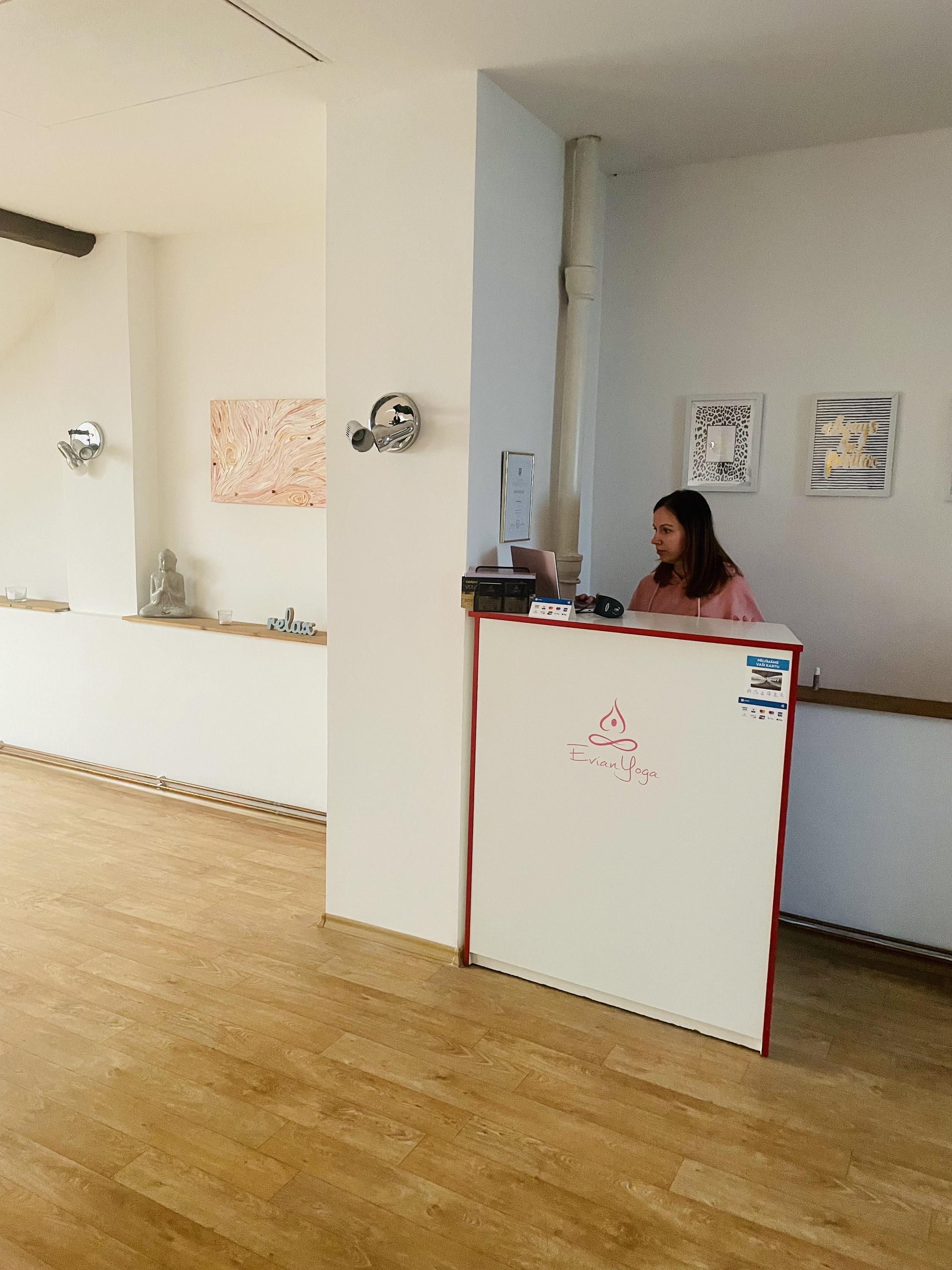 Evian Yoga foto 3