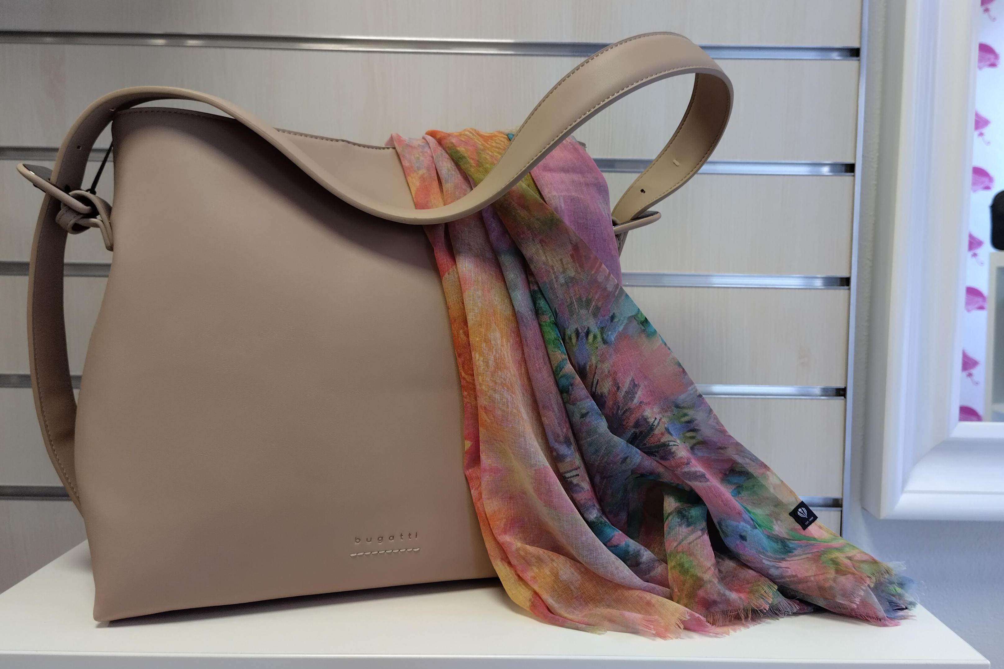 Béžová dámská kabelka Bugatti