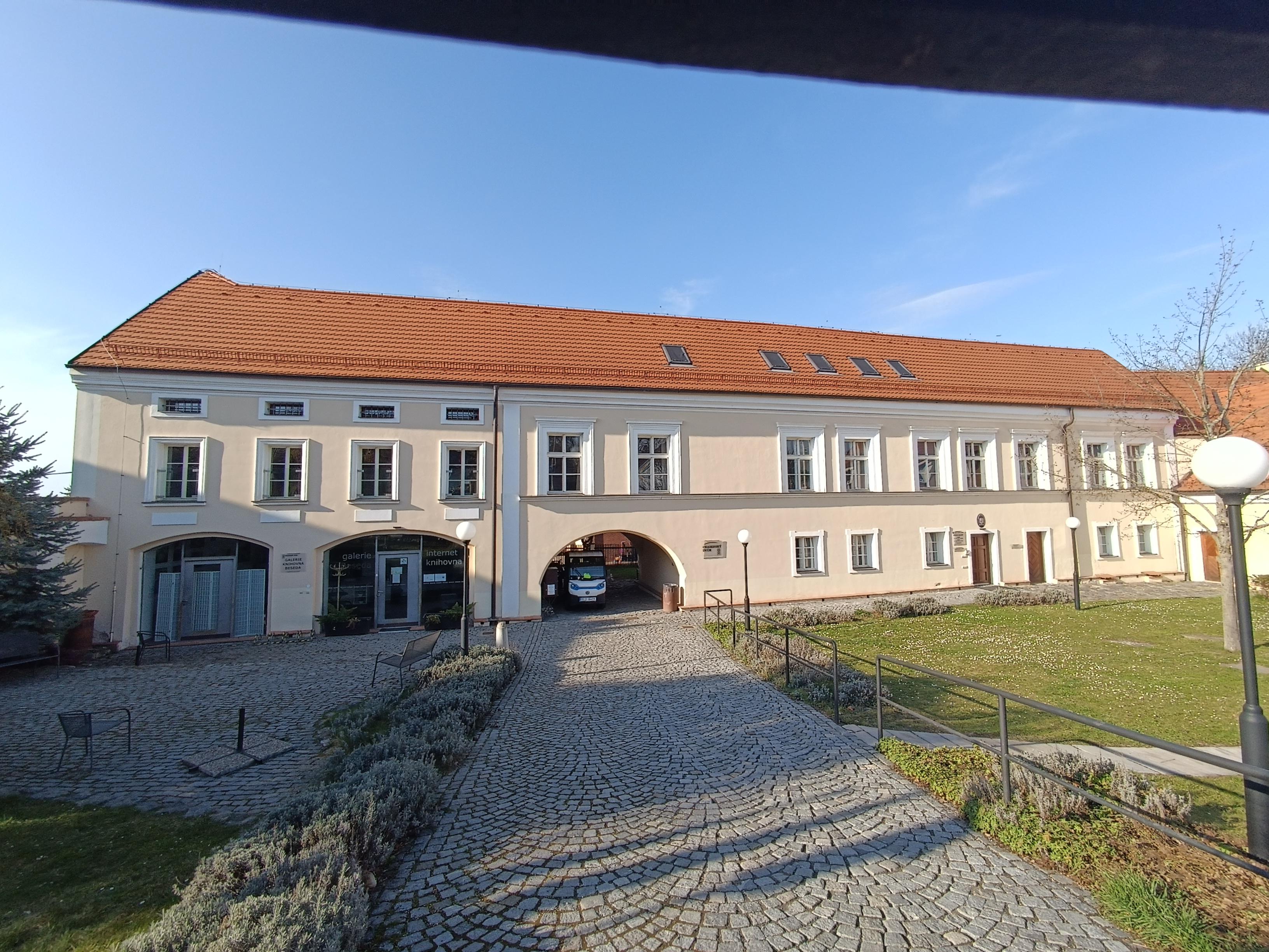 Úřad městské části Praha-Dolní Chabry foto 5