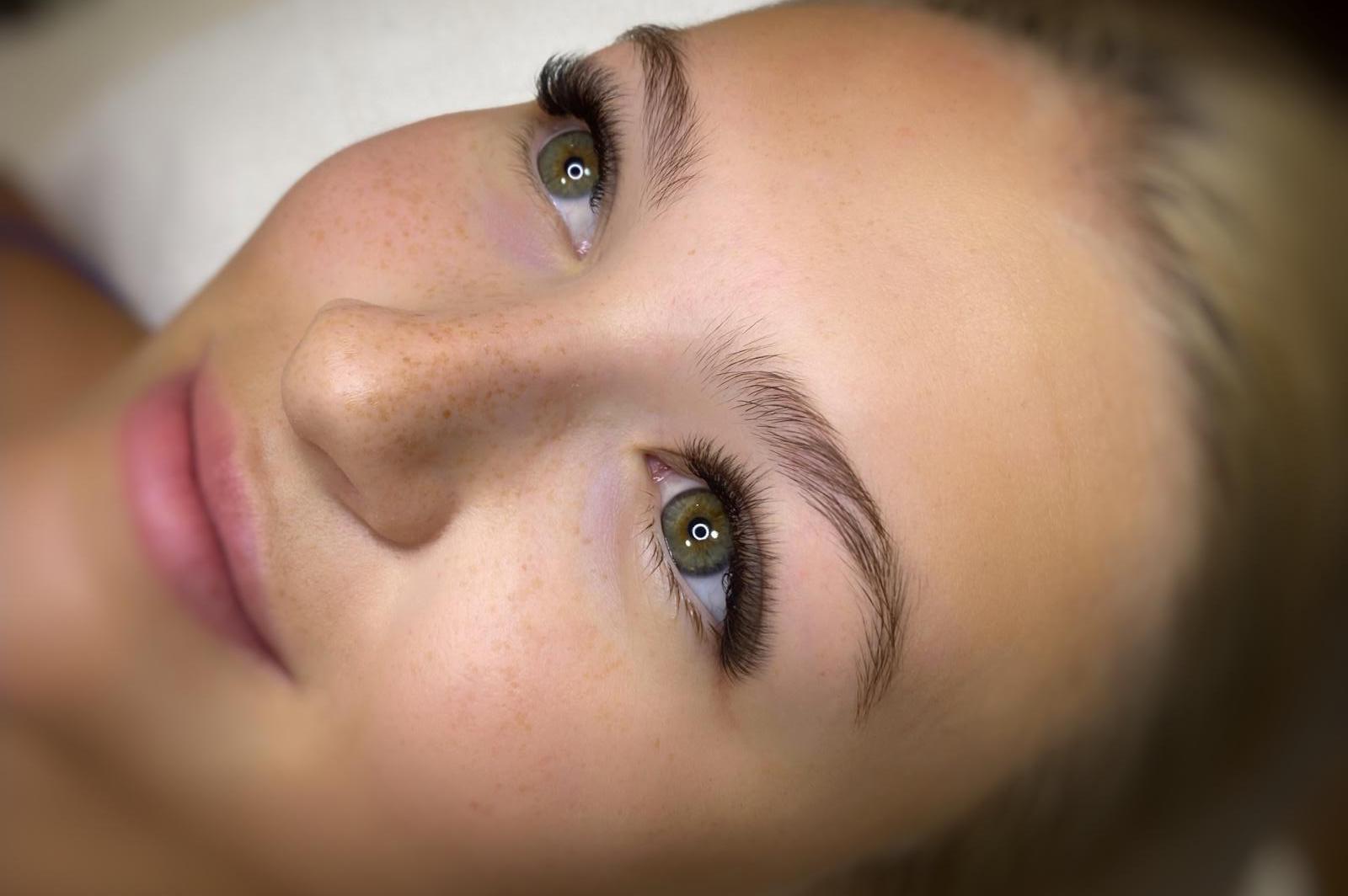 Řasy a nehty Milena