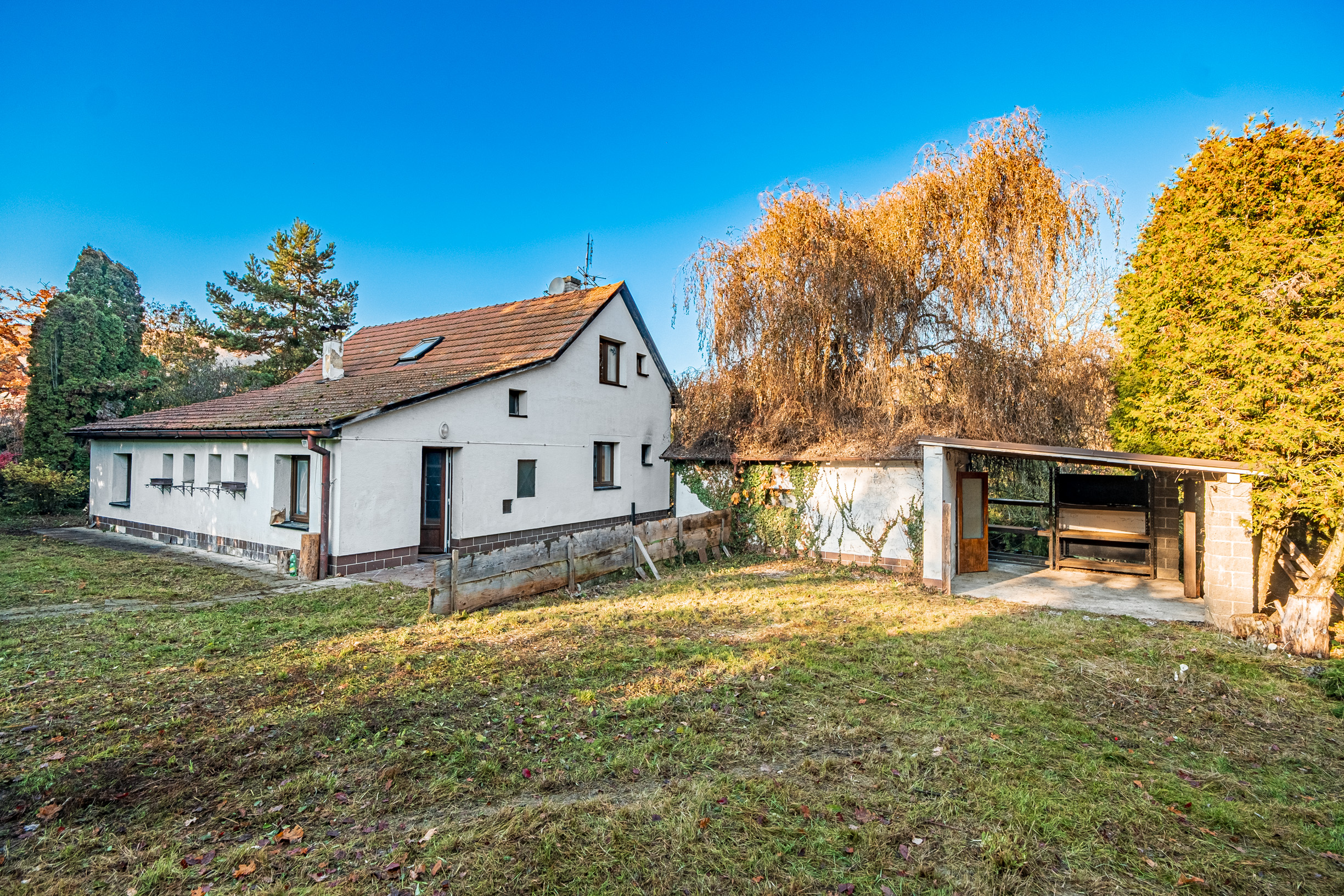 Prodej staršího RD 4+1, pozemek 2814m2, obec Liteň