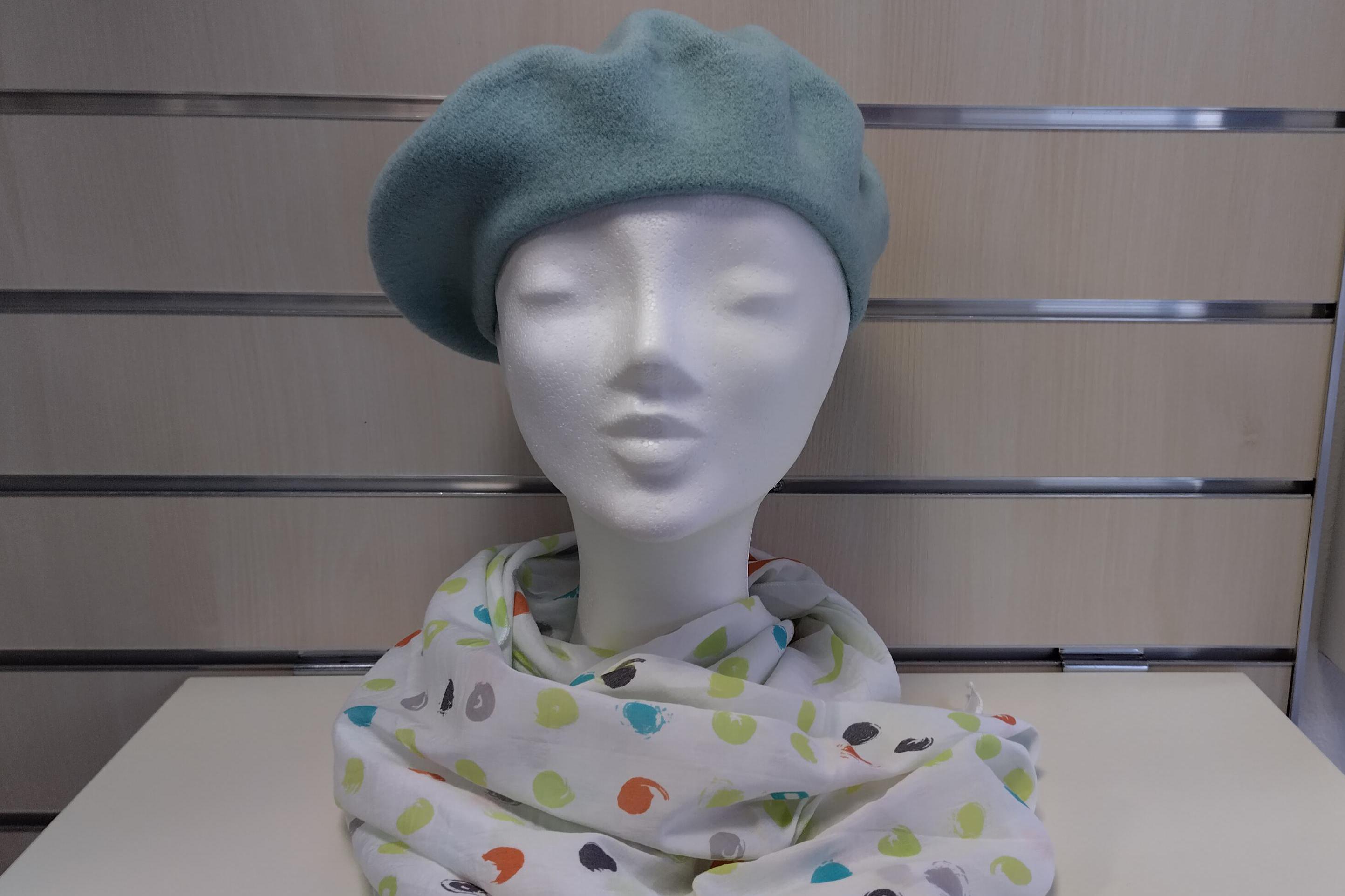 Jarní dámský baret se šálem