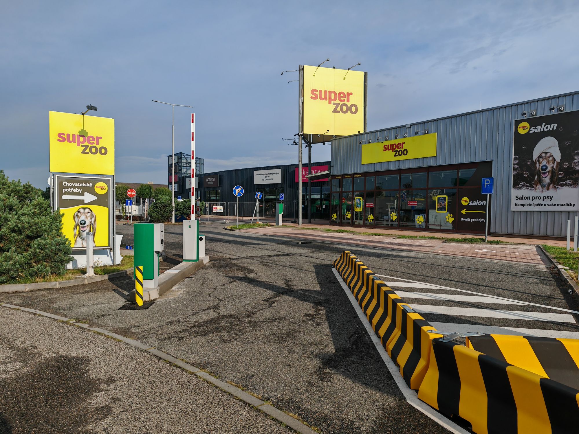 Retail Park Černý Most foto 3