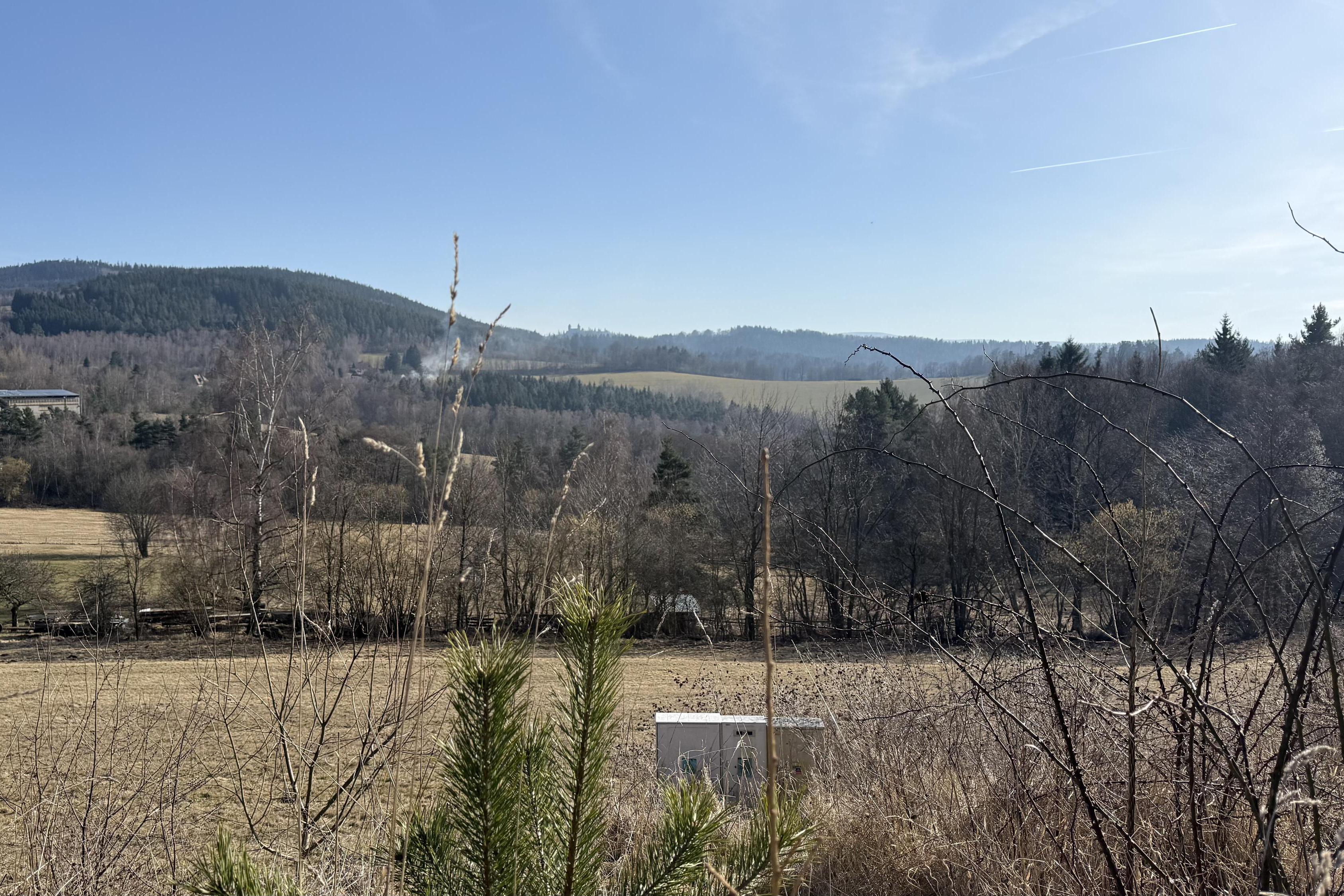 KLIDNÝ STAVEBNÍ POZEMEK U SUŠICE-ZÁLUŽÍ