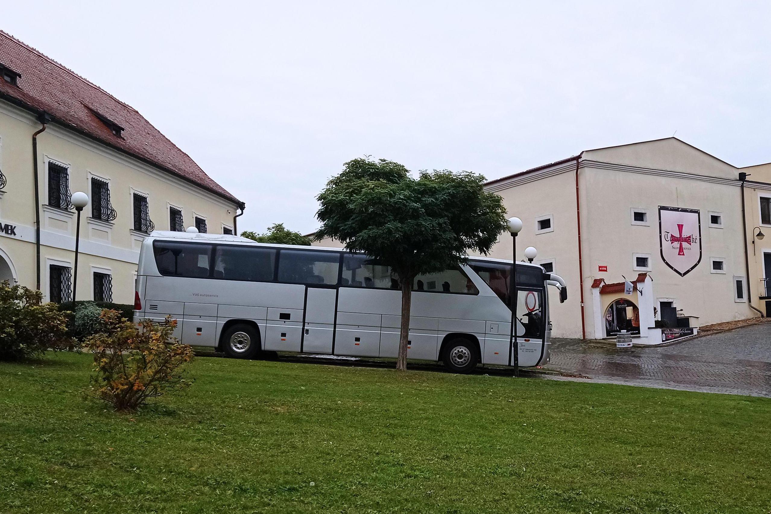 Autobusová doprava BUS 49 míst