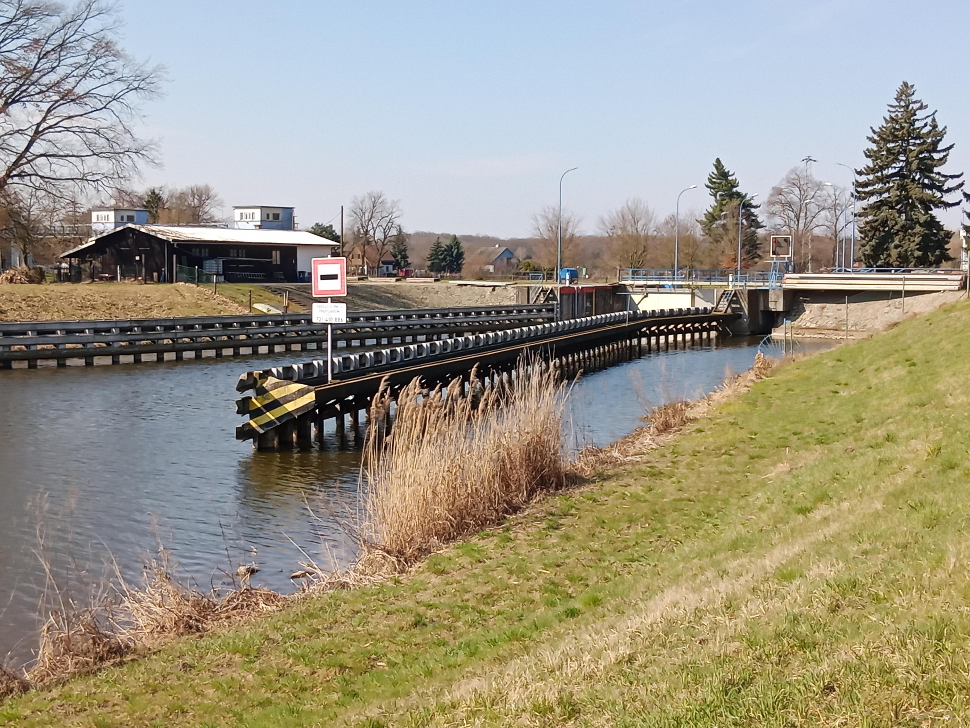 Plavební komora Hradištko