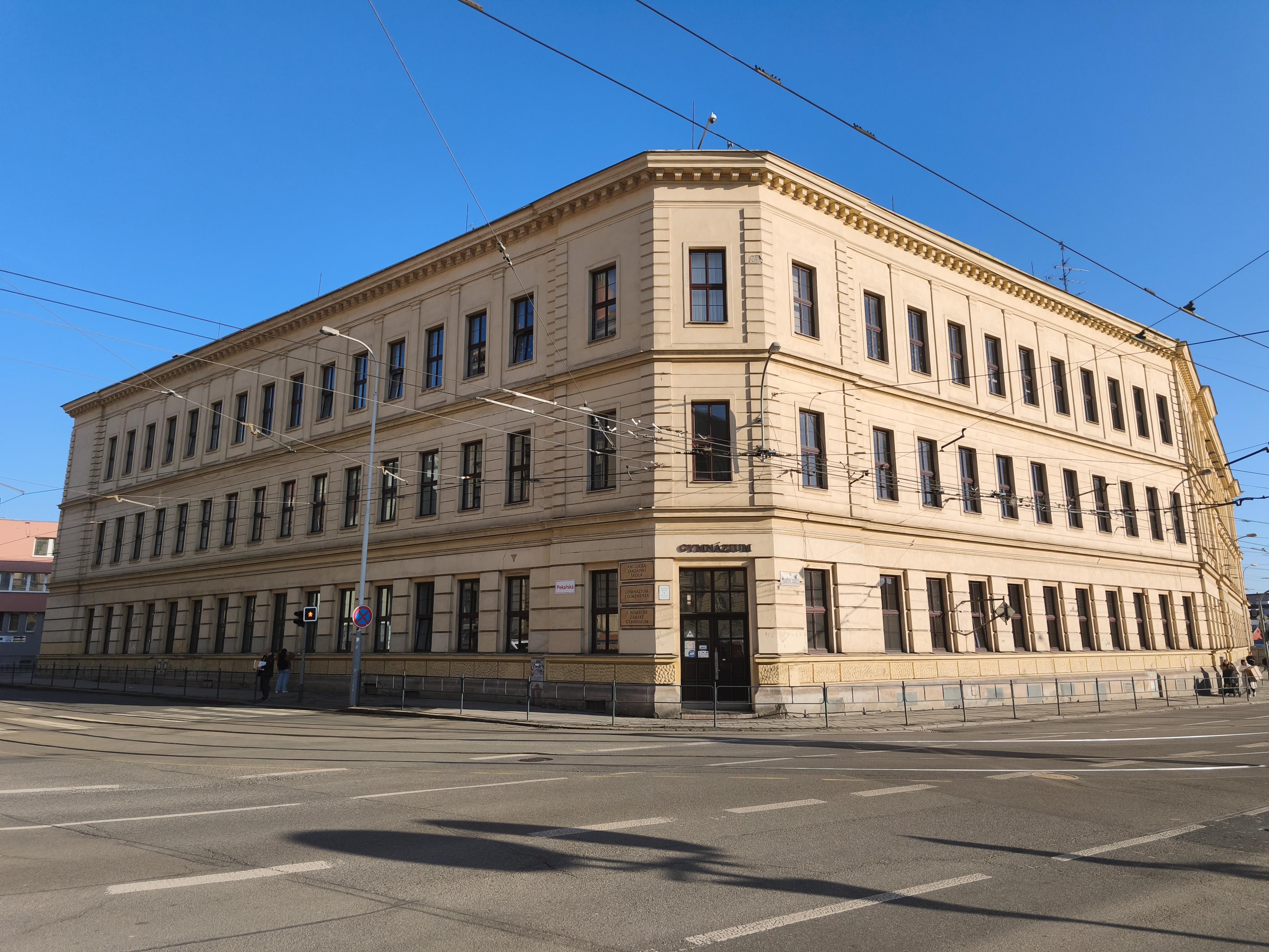 Gymnázium J.G.Mendela a jeho zařízení a Základní umělecká škola