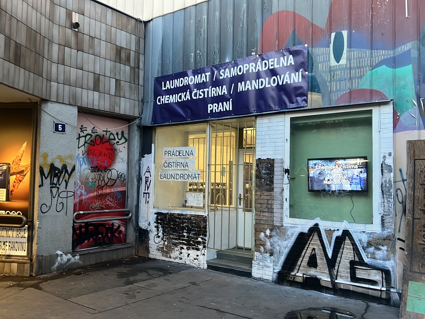 Spin&Sip Laundromat foto 2