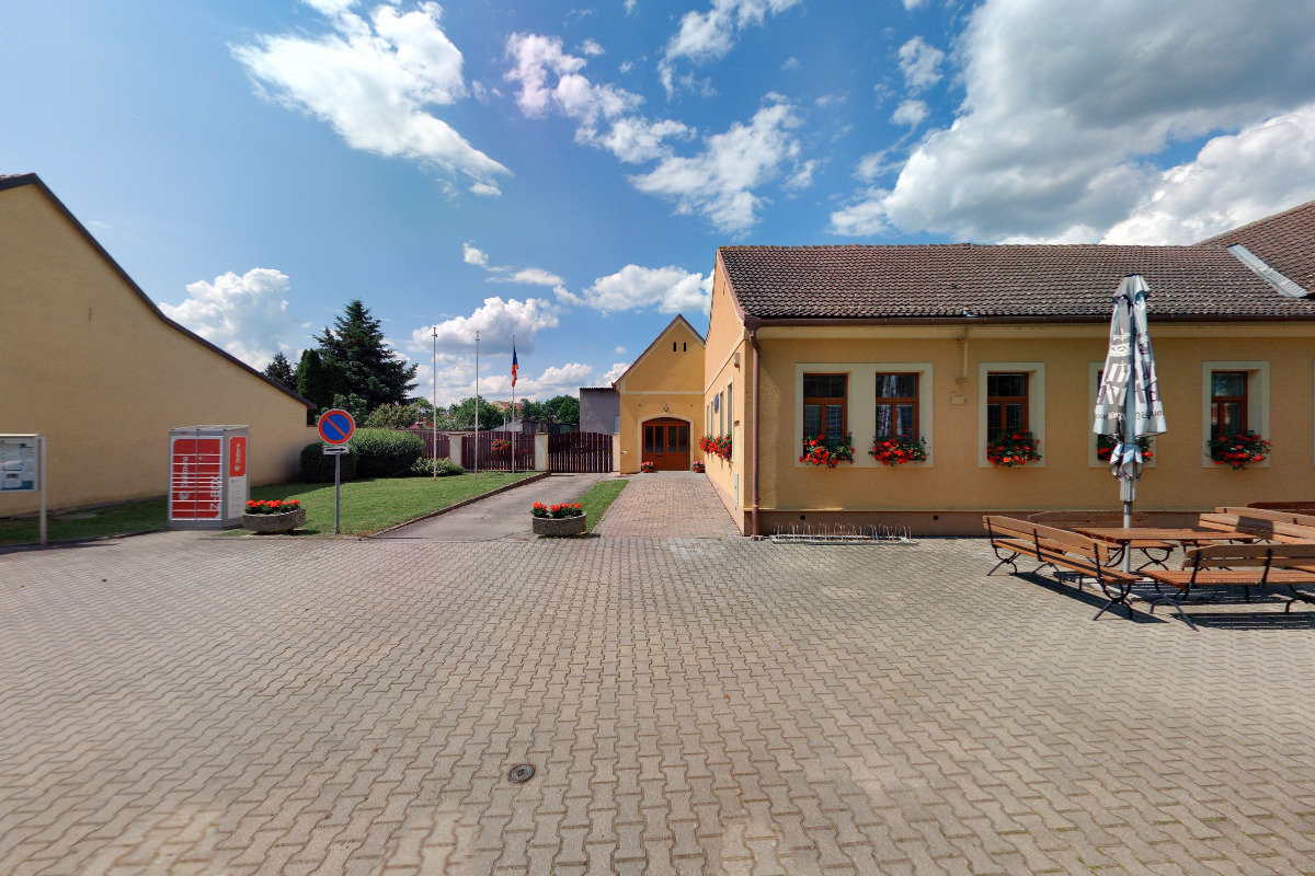 Hlubočany - obecní úřad foto 2