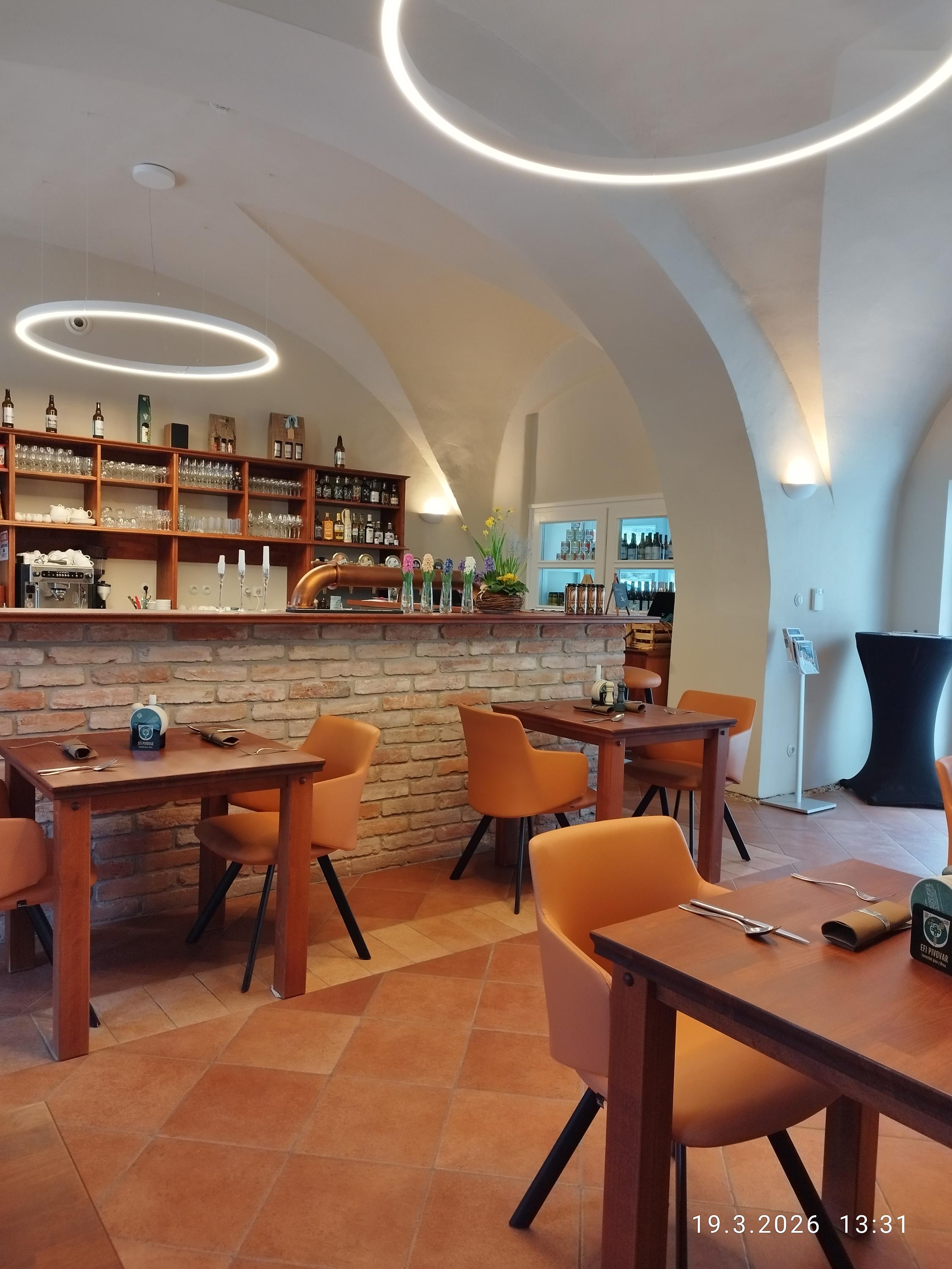 EFI Hostinec KONÍRNA Zámek Račice foto 4