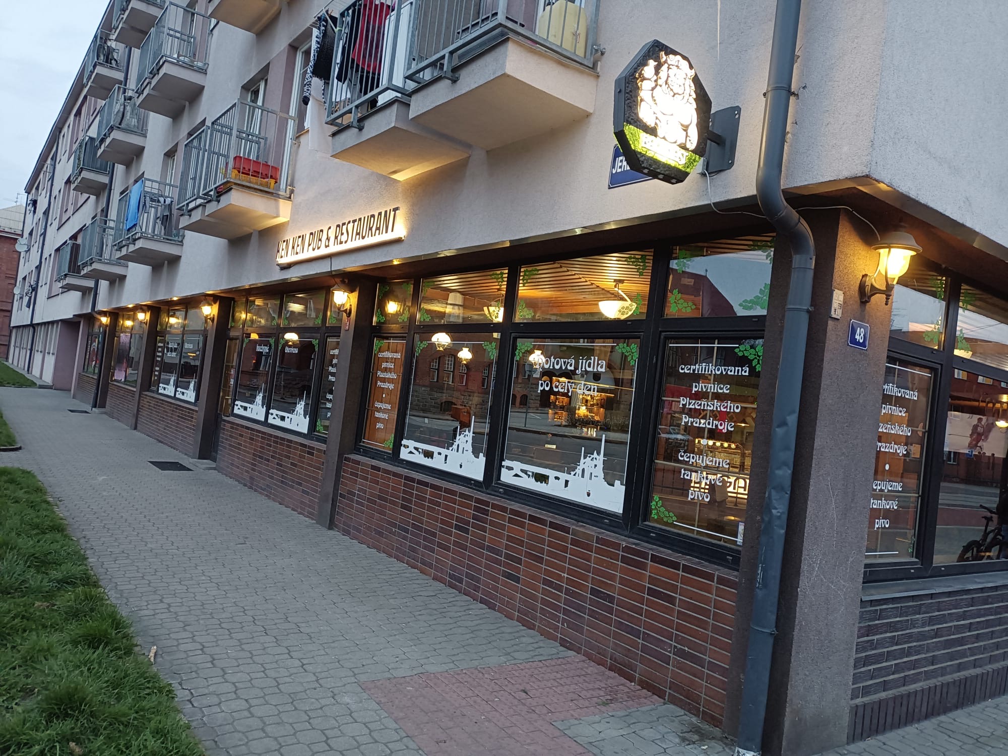 KEN KEN Pub & Restaurant foto 2