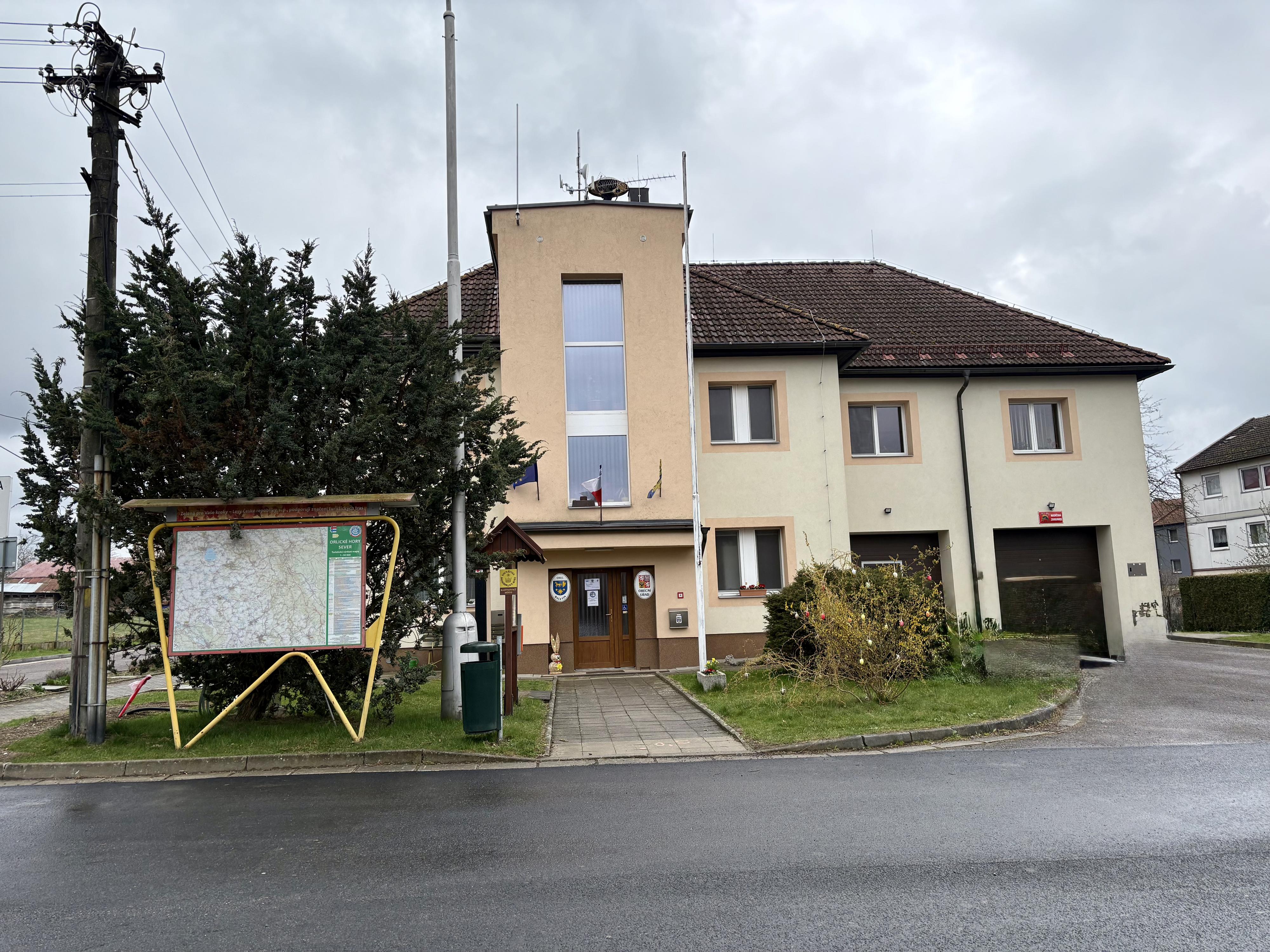 Bačetín - obecní úřad foto 2