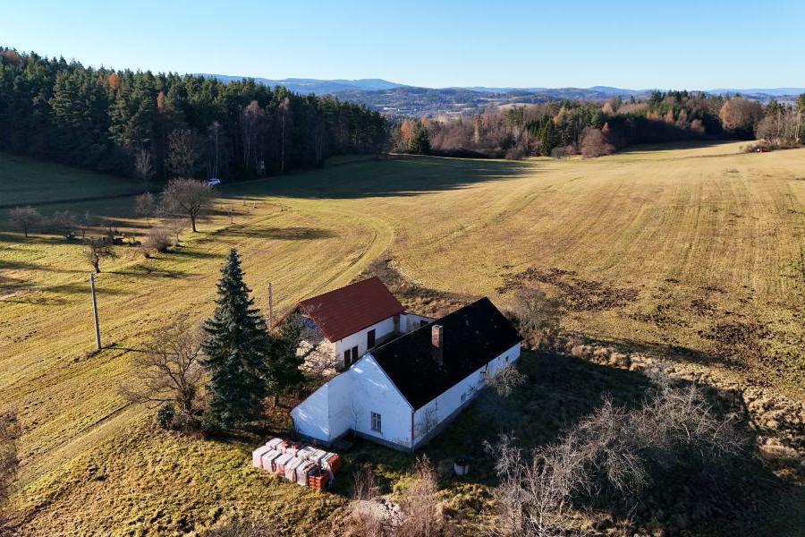 CHALUPA NA SAMOTĚ V NÁDHERNÉ POLOZE