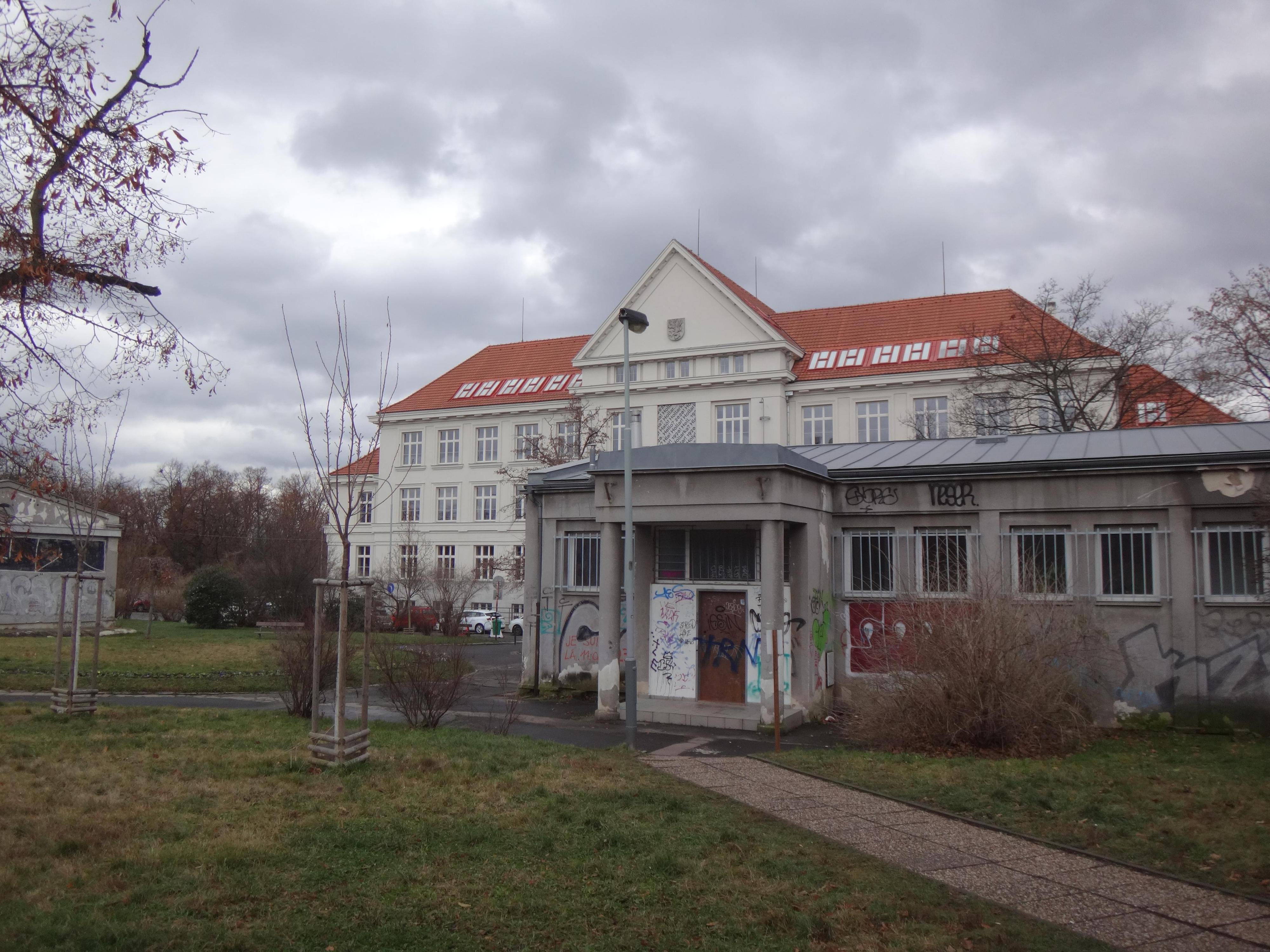 Vyšší odborná škola a Střední umělecká škola Václava Hollara Praha foto 4