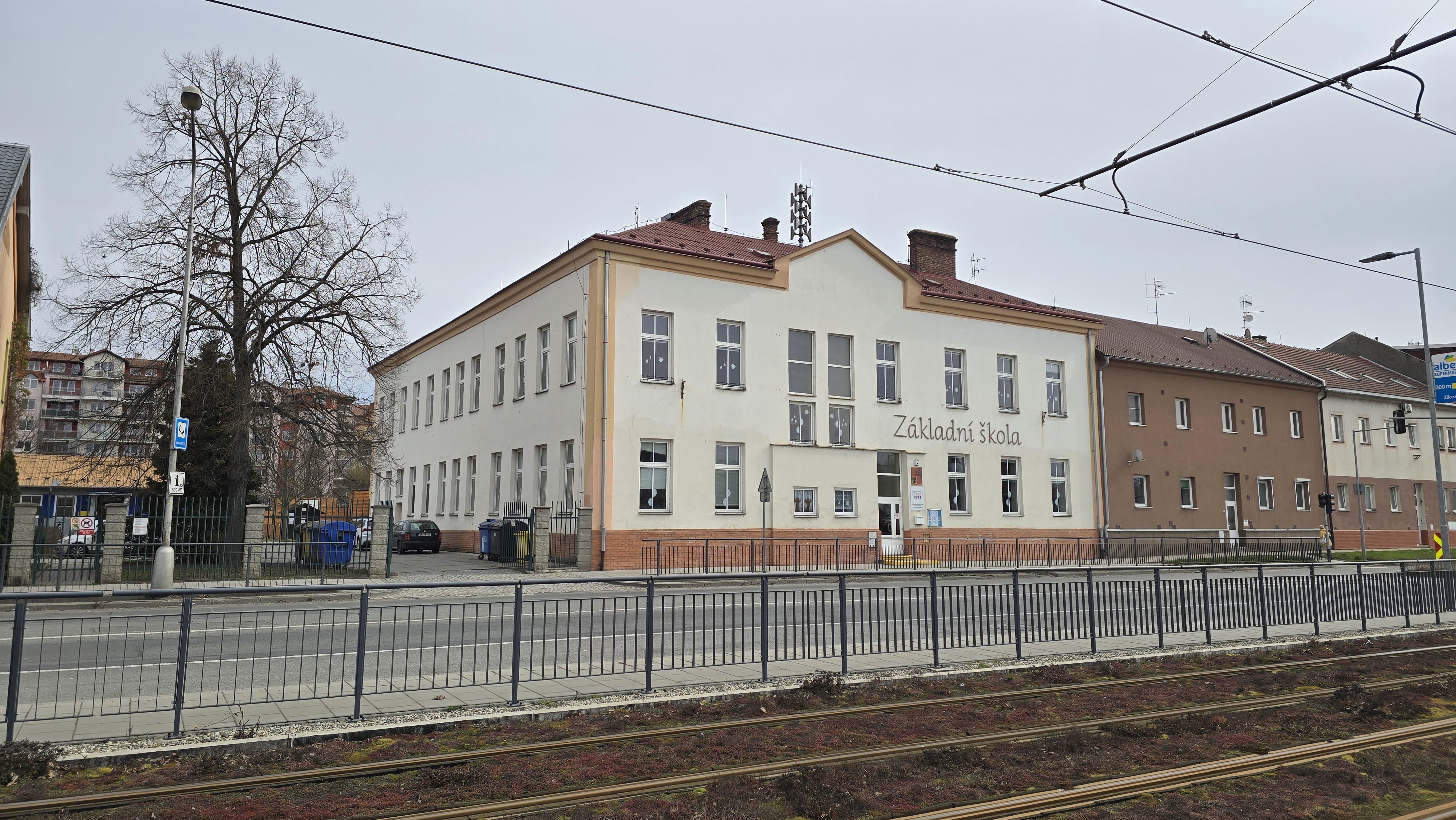 Fakultní ZŠ a MŠ Olomouc Holečkova foto 2