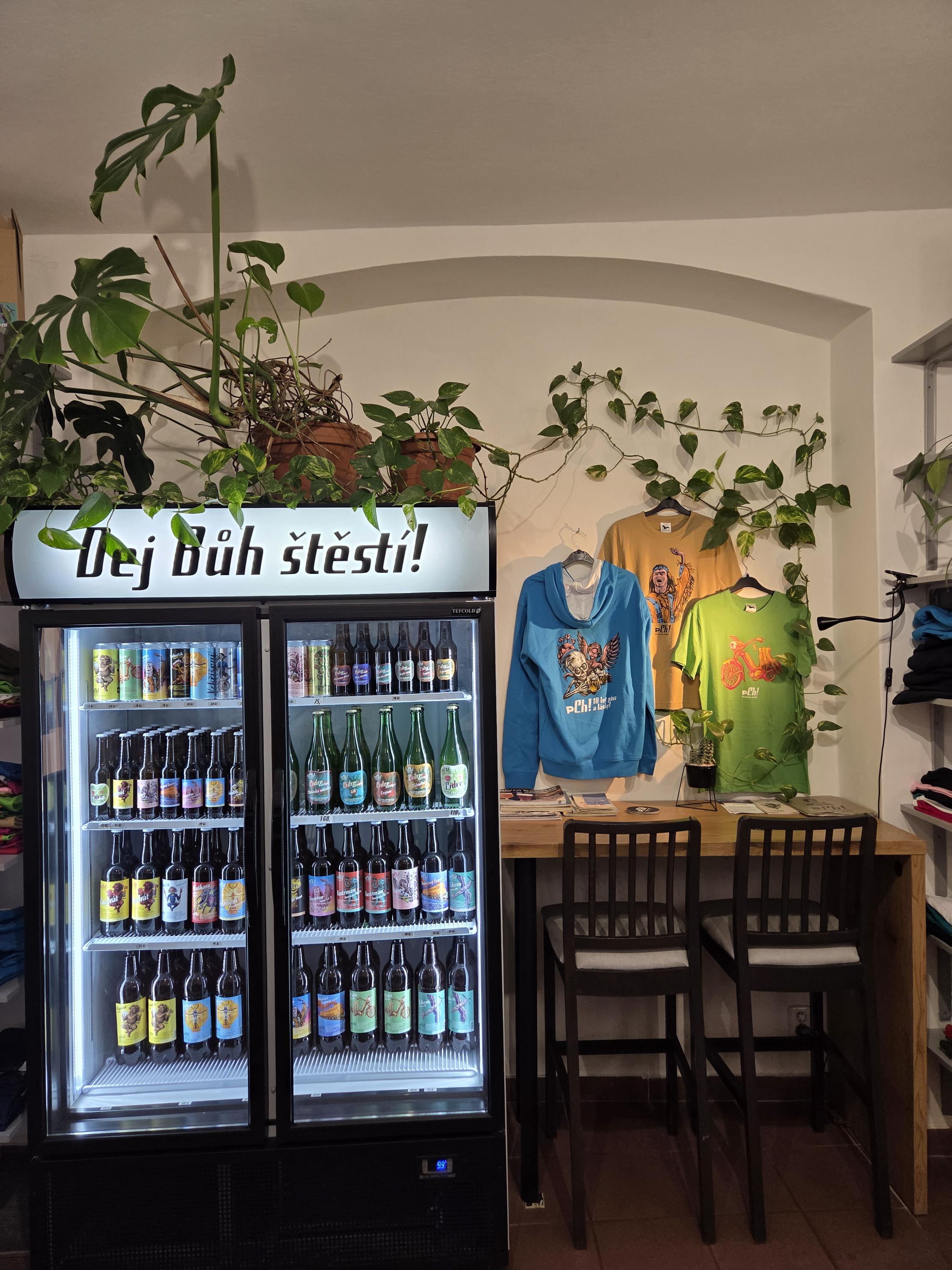 Pivovar Chříč - podniková prodejna foto 6