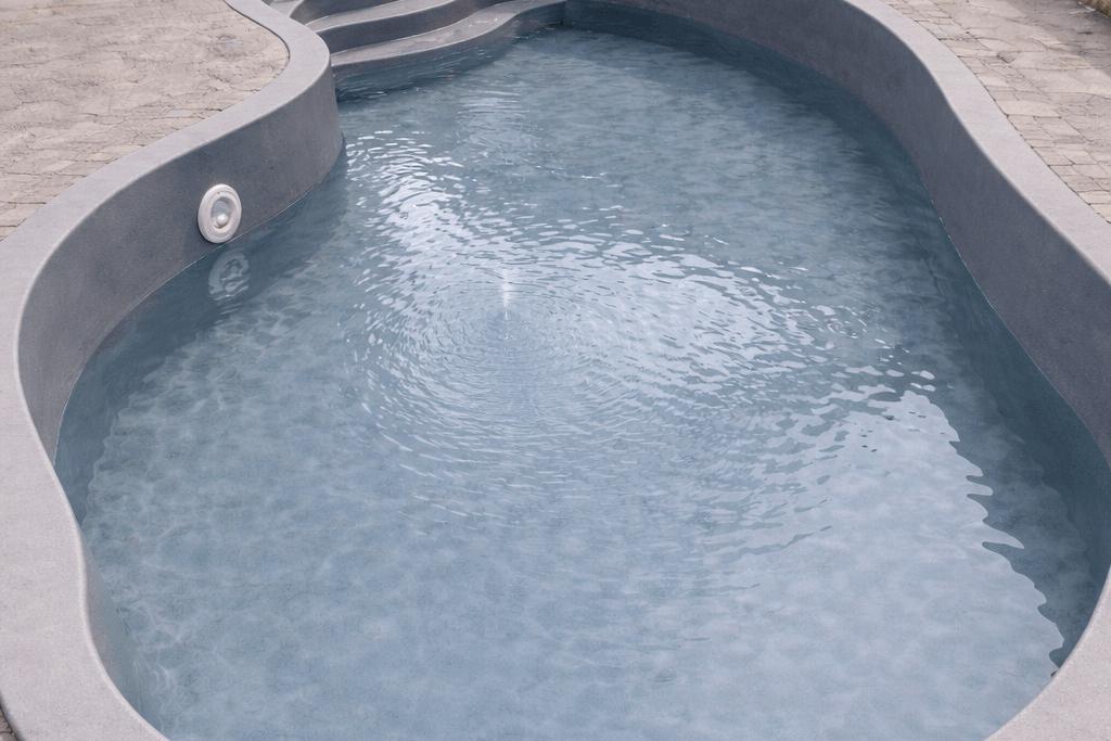 Renovace betonového bazénu vylaminováním