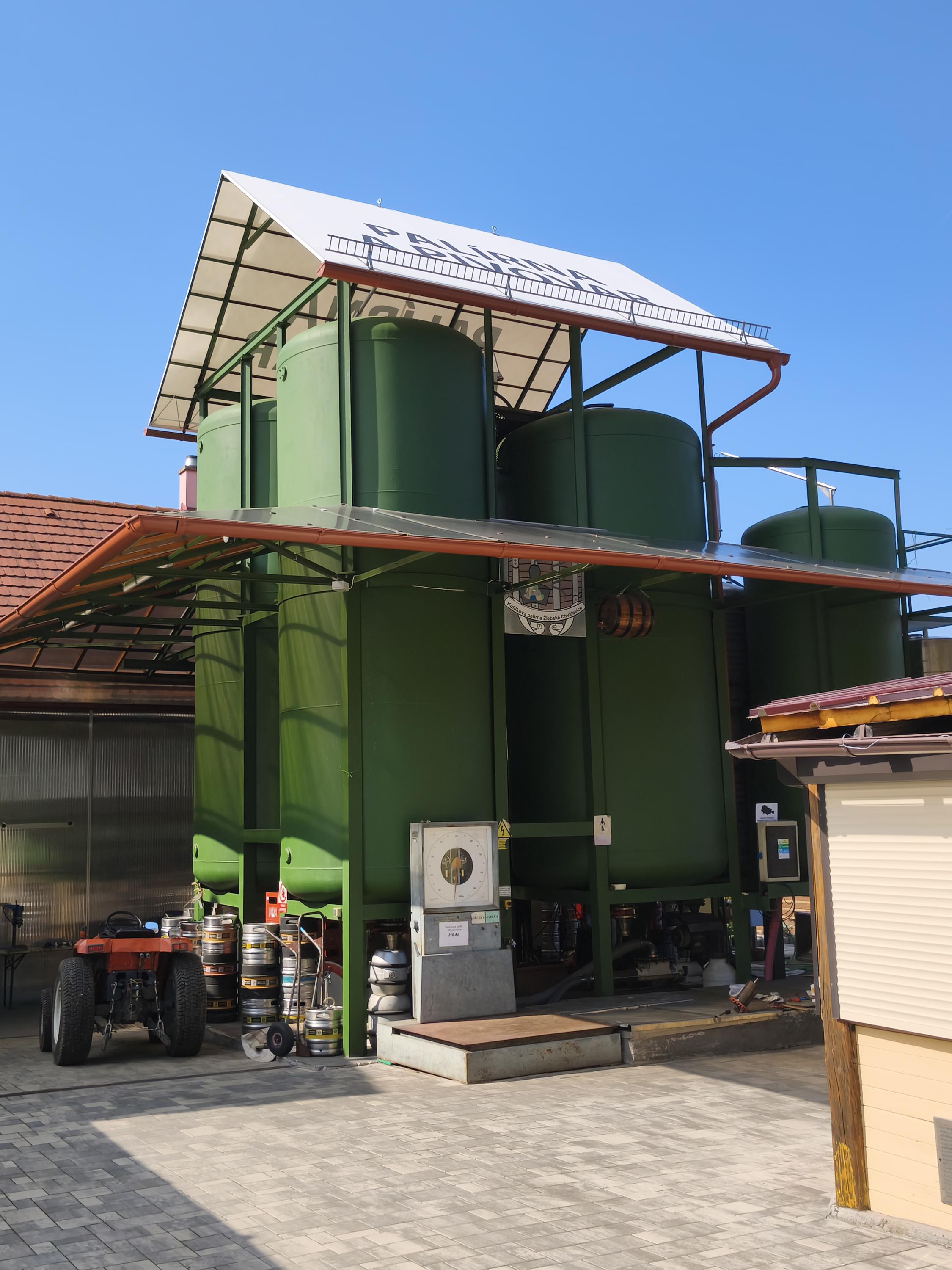 Pivovar a palírna Žlebské Chvalovice foto 5