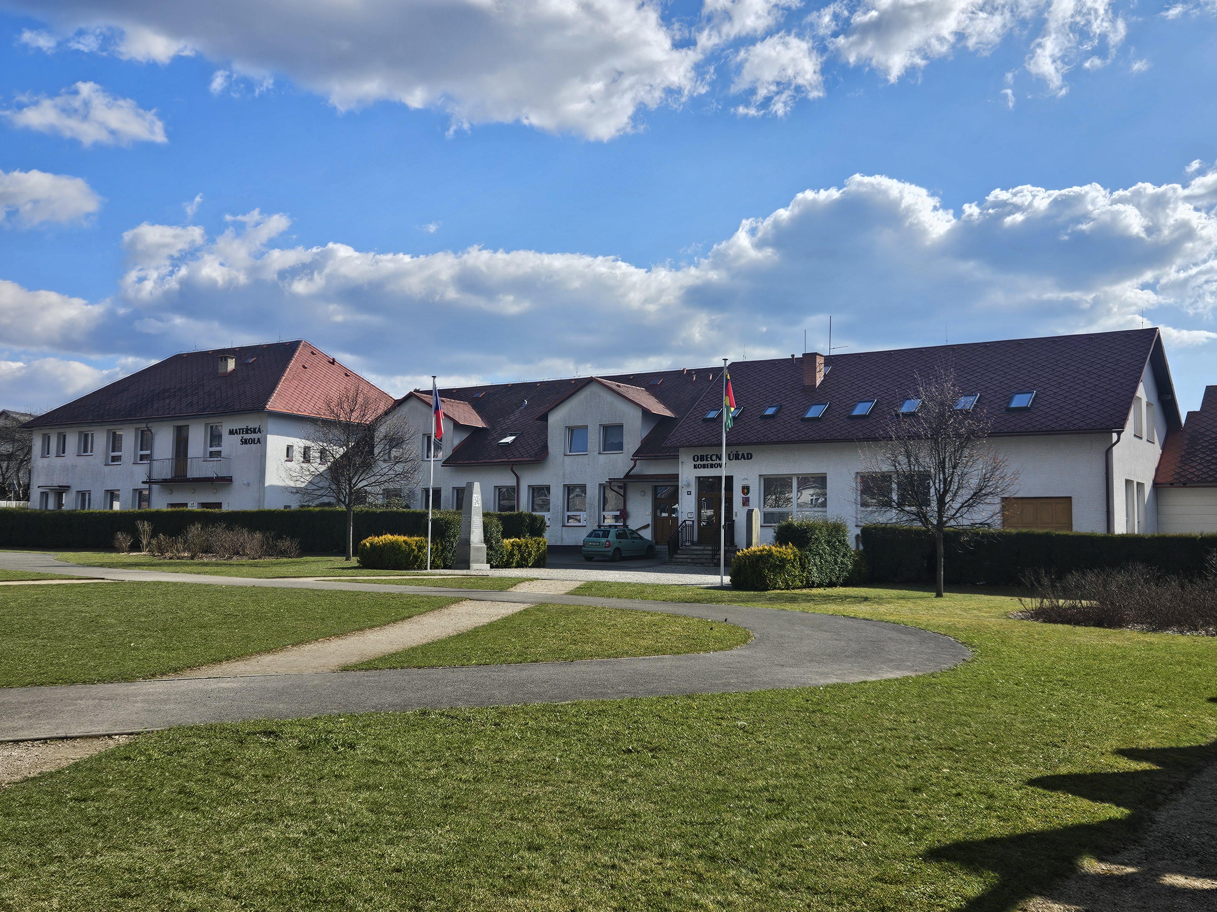 Koberovy - obecní úřad foto 4