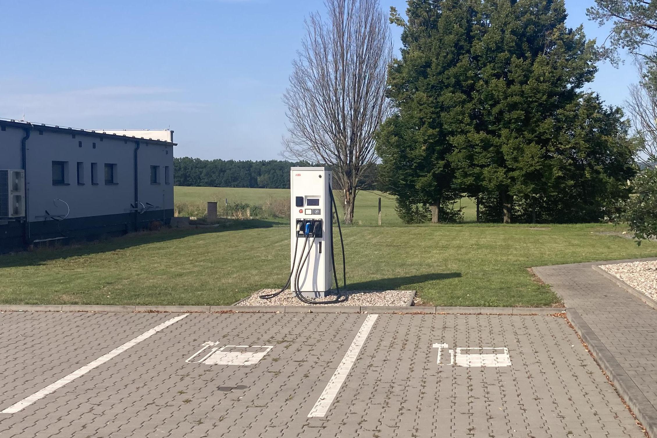 inChaNet s.r.o. - Nabíjecí stanice