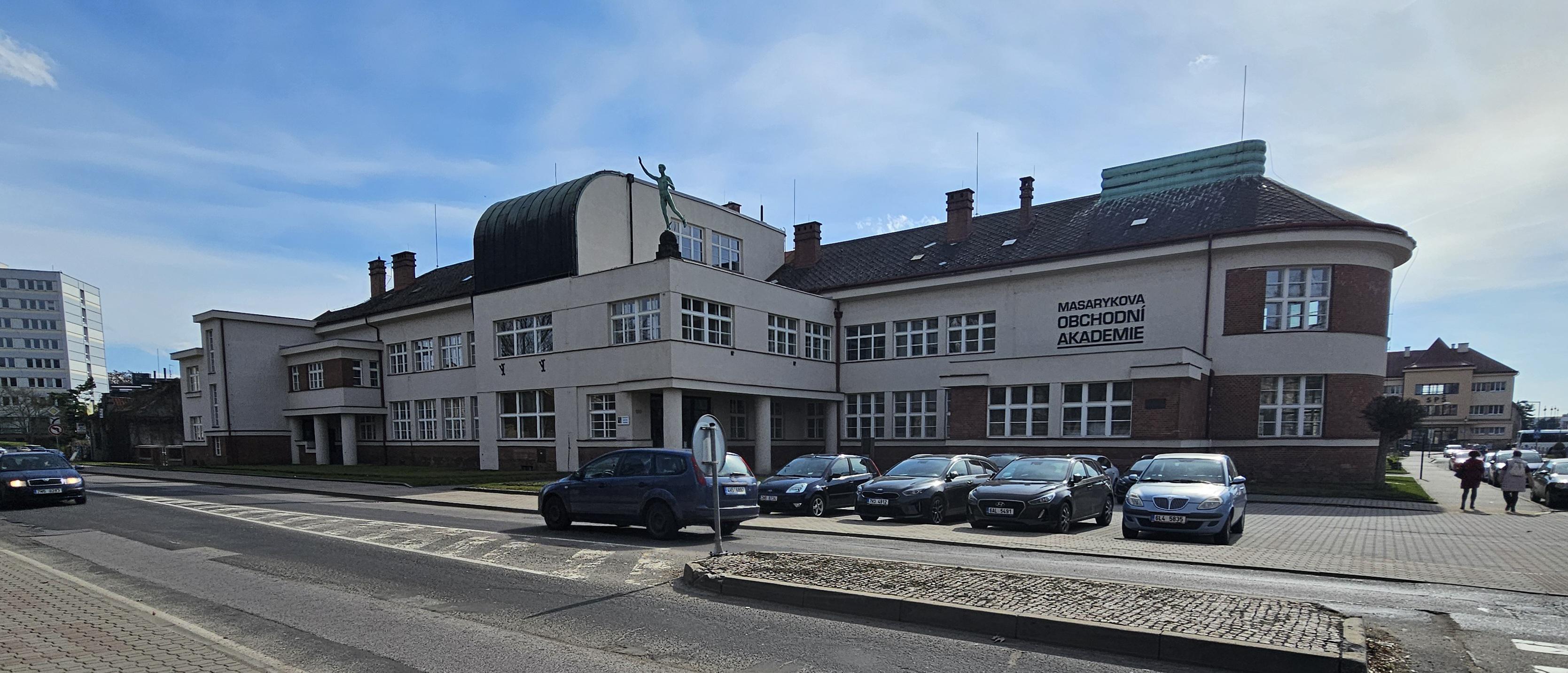 Masarykova obchodní akademie, Jičín, 17. listopadu 220 foto 6