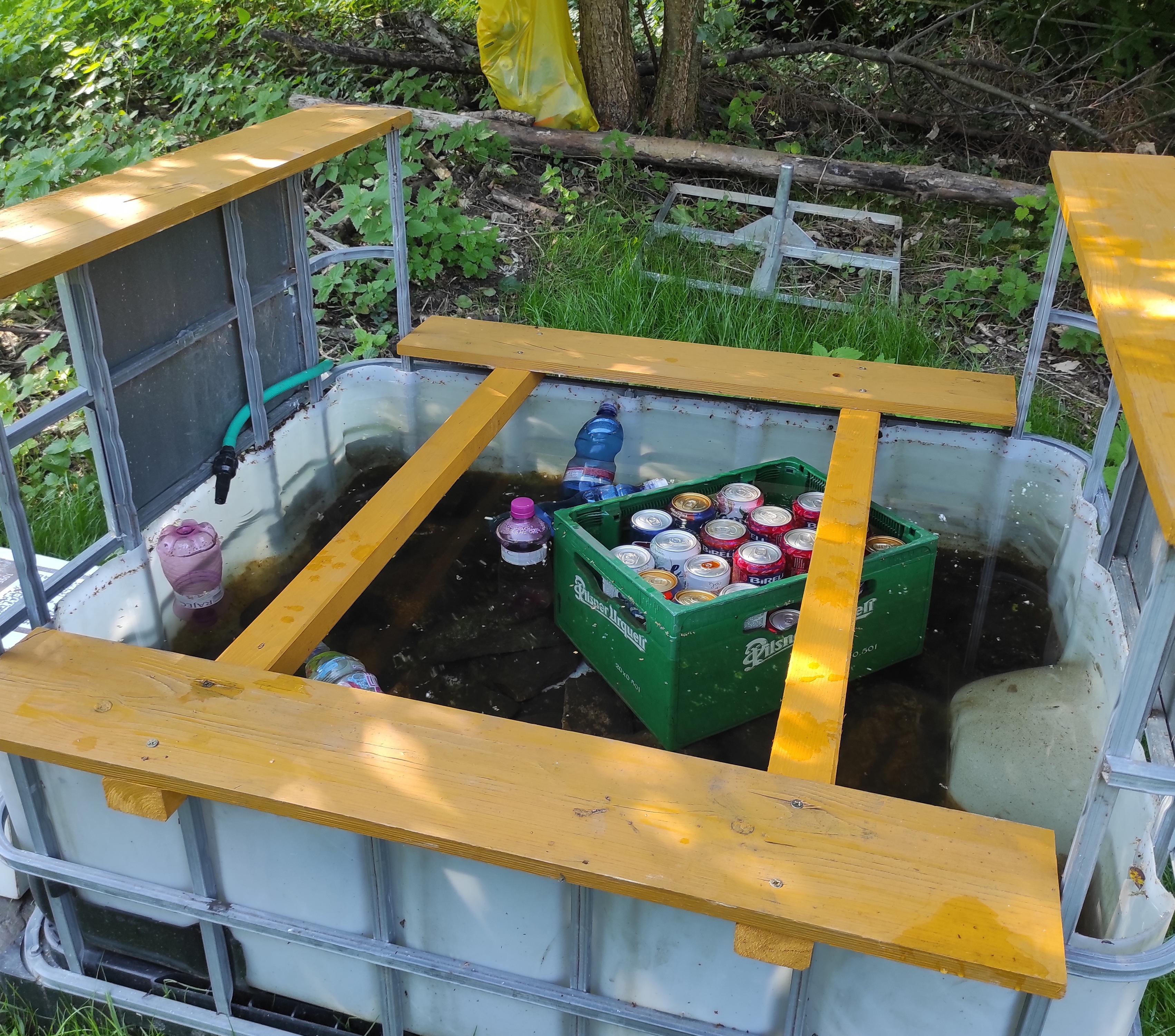 Samoobslužný cyklobar u Rudoltické myslivny