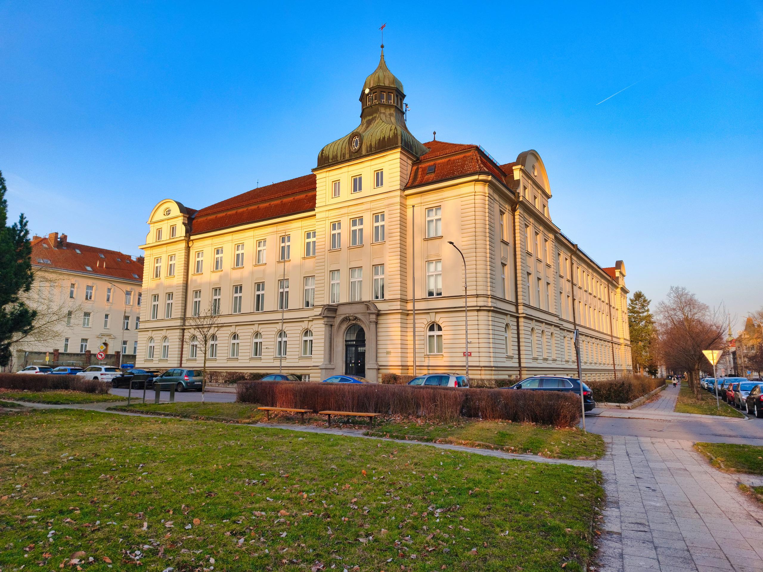 Fyzikální ústav v Opavě foto 4