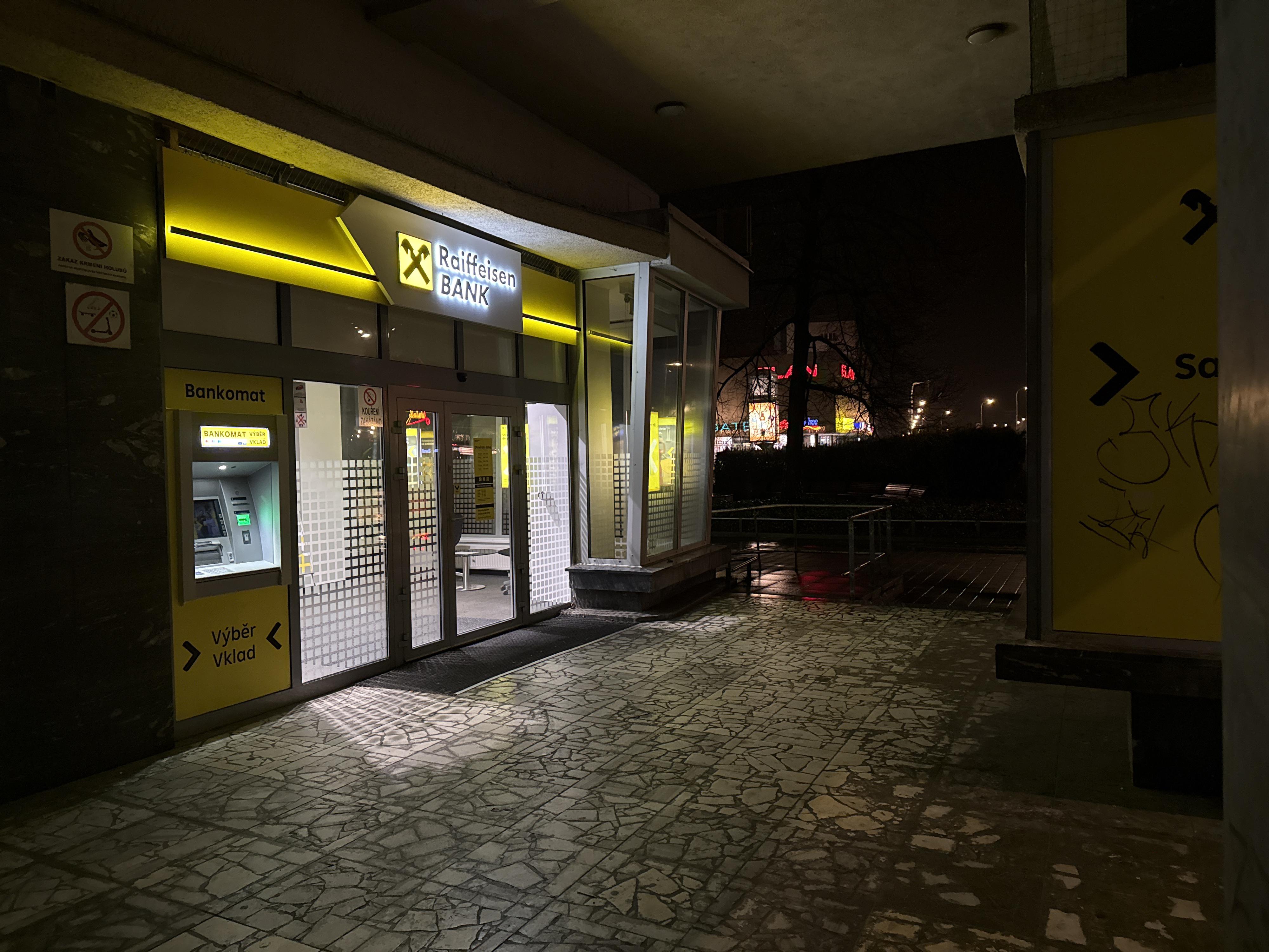 Raiffeisenbank - bankomat foto 2