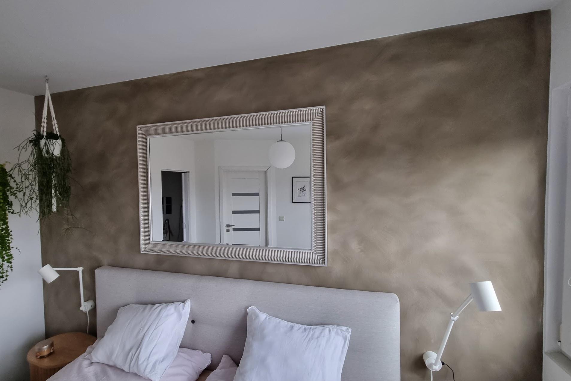 Aplikace dekoračních stěrek/nátěrů