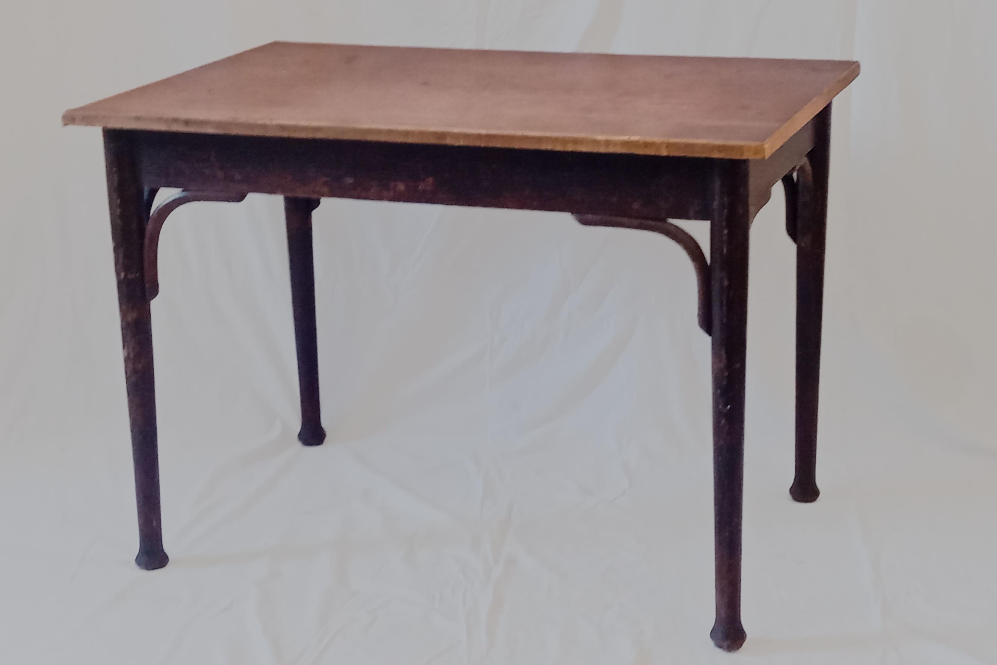 Jídelní stůl Thonet, cca 1930