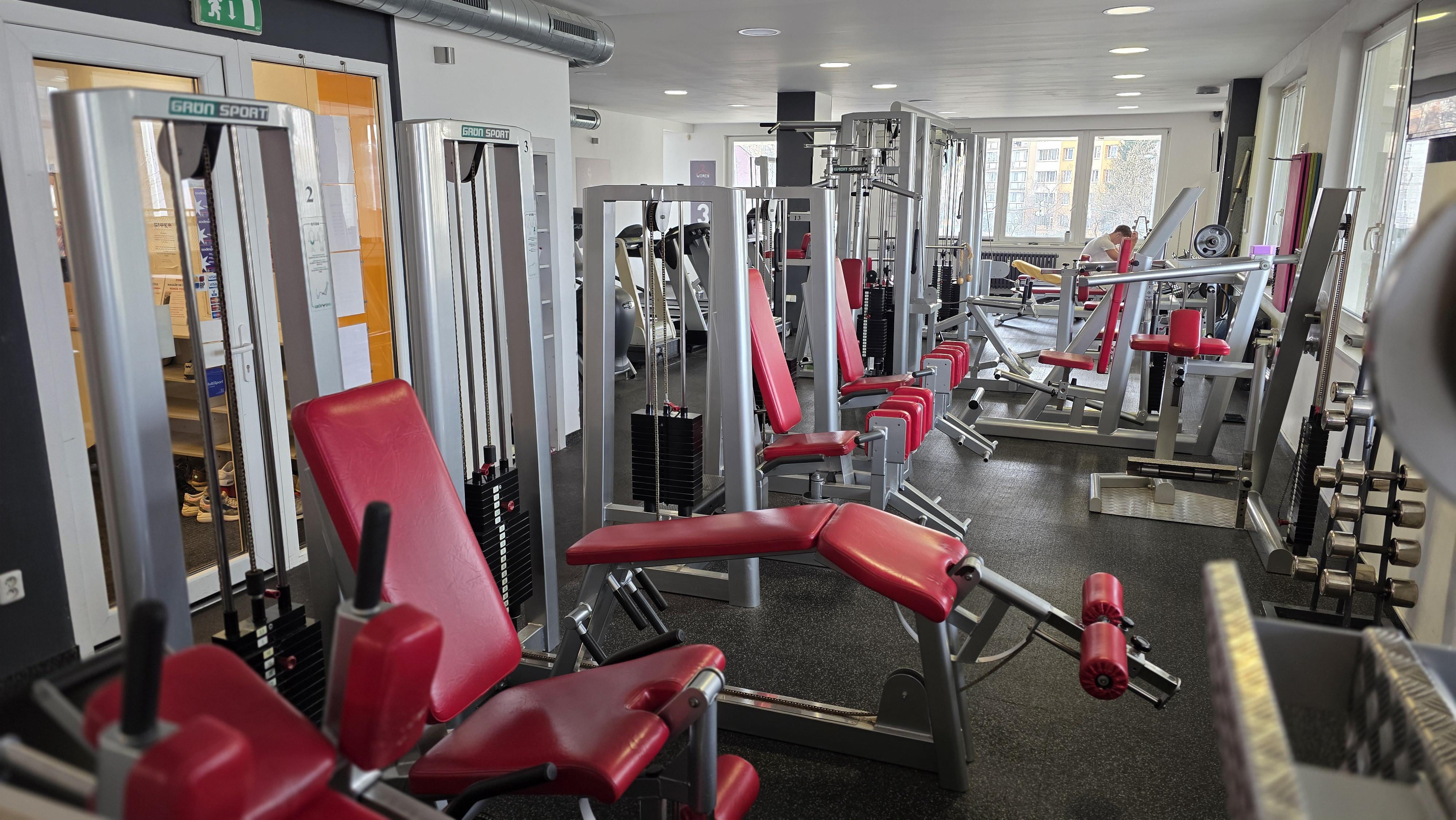 Vstup do fitness posilovny