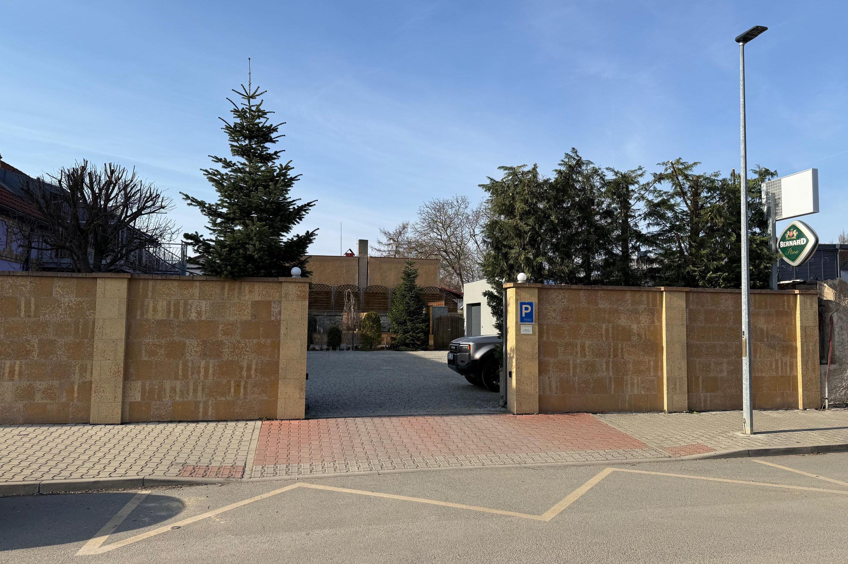 Cafe Restaurant New Fantasy