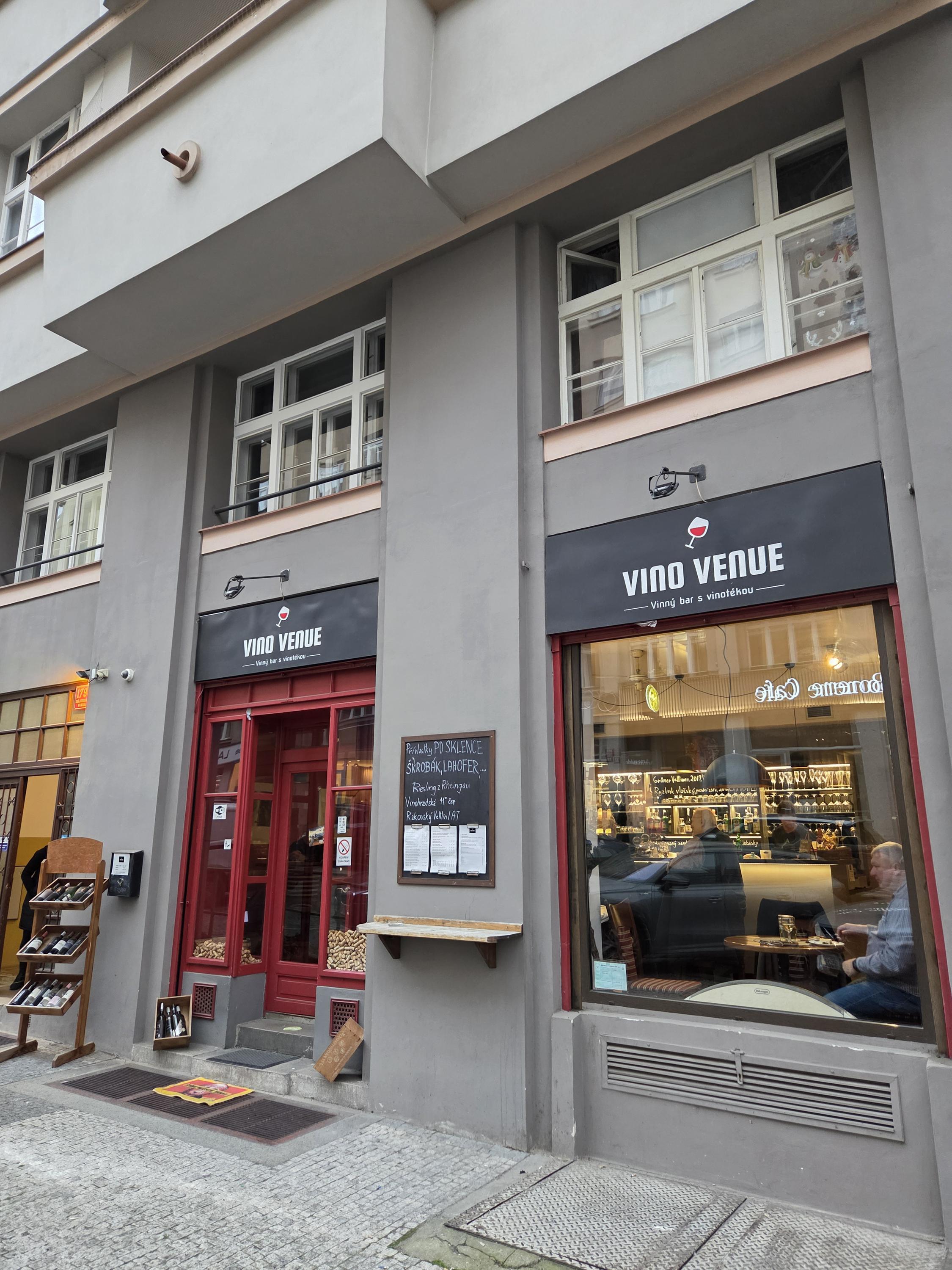 VINO VENUE - Vinný bar s vinotékou foto 4