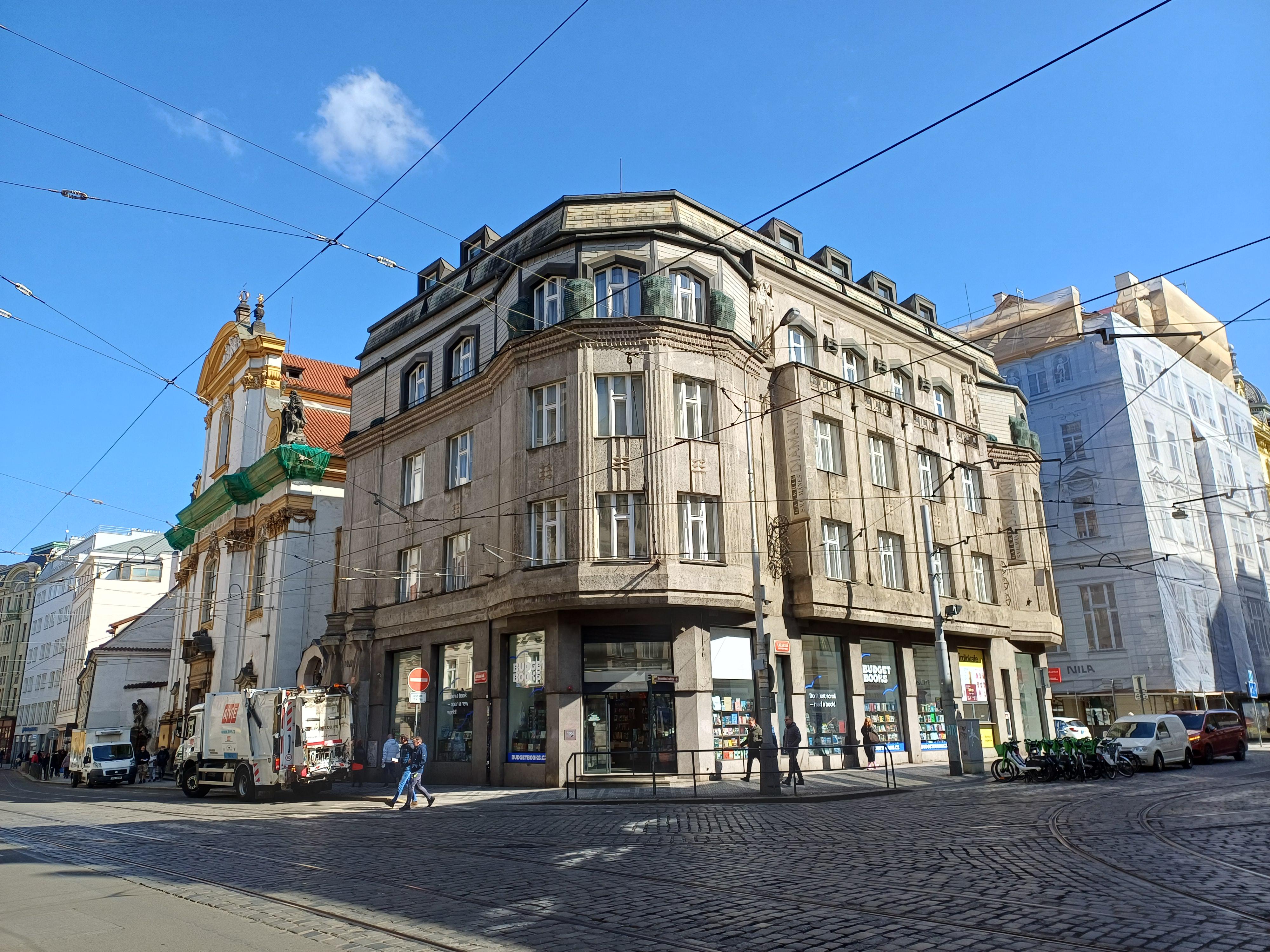 Galerie S.V.U. Mánes Diamant foto 4