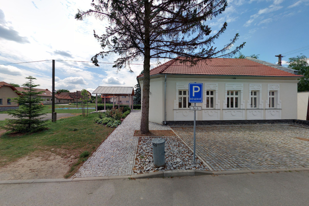 Habrůvka - obecní úřad foto 2