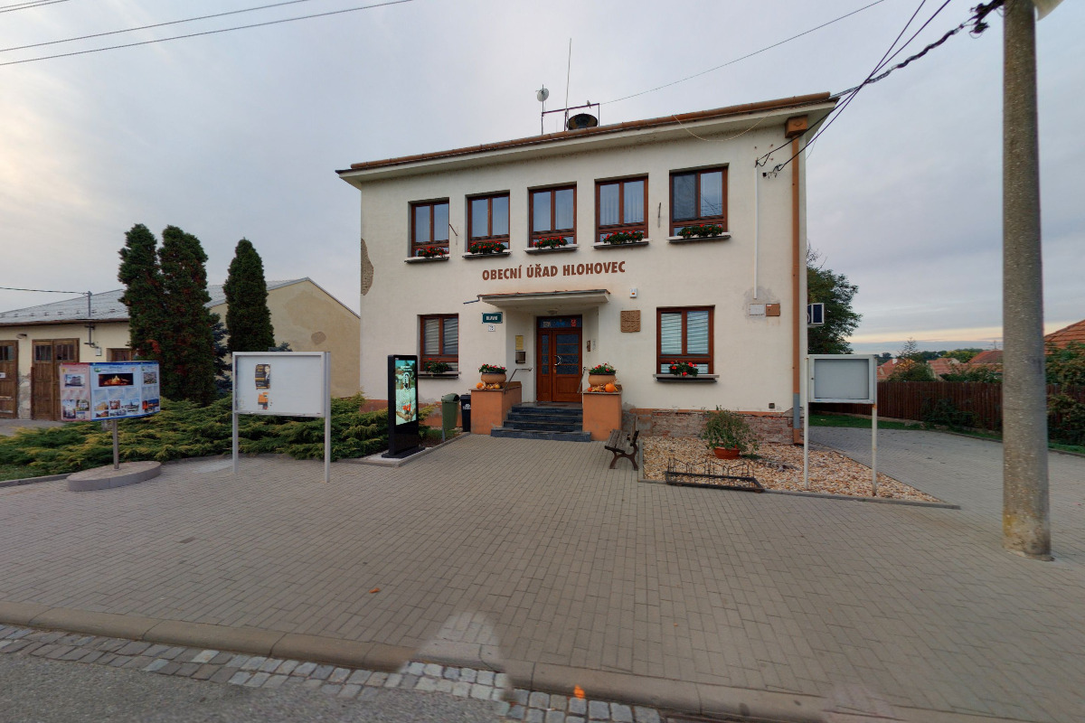 Hlohovec - obecní úřad foto 4