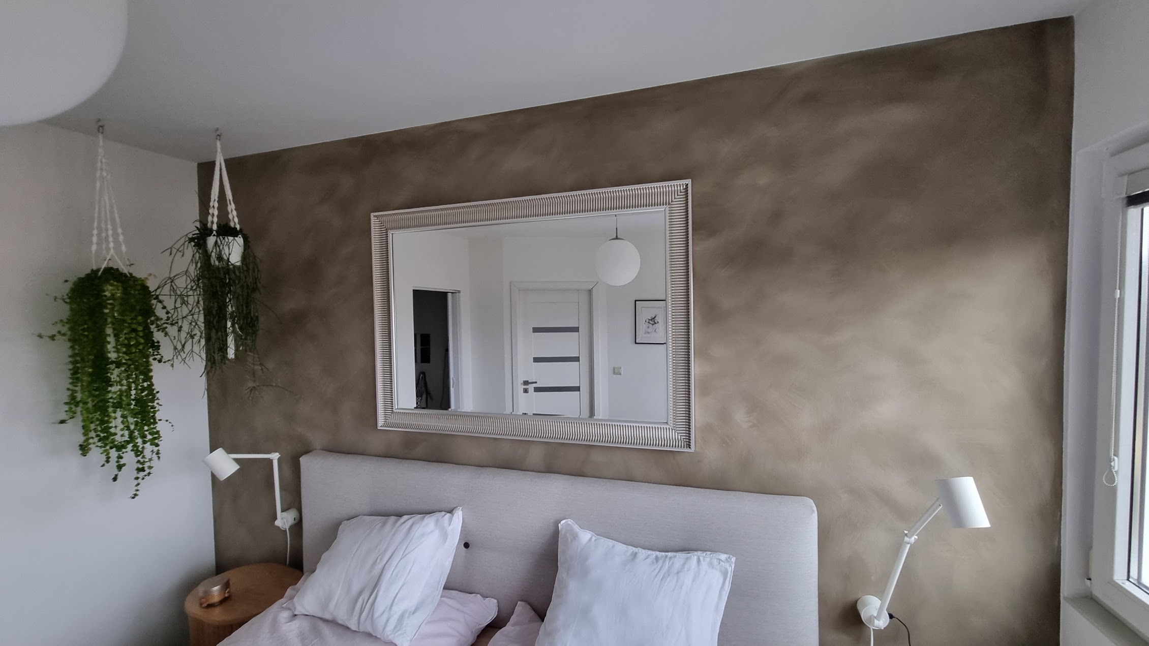 Aplikace dekoračních stěrek/nátěrů