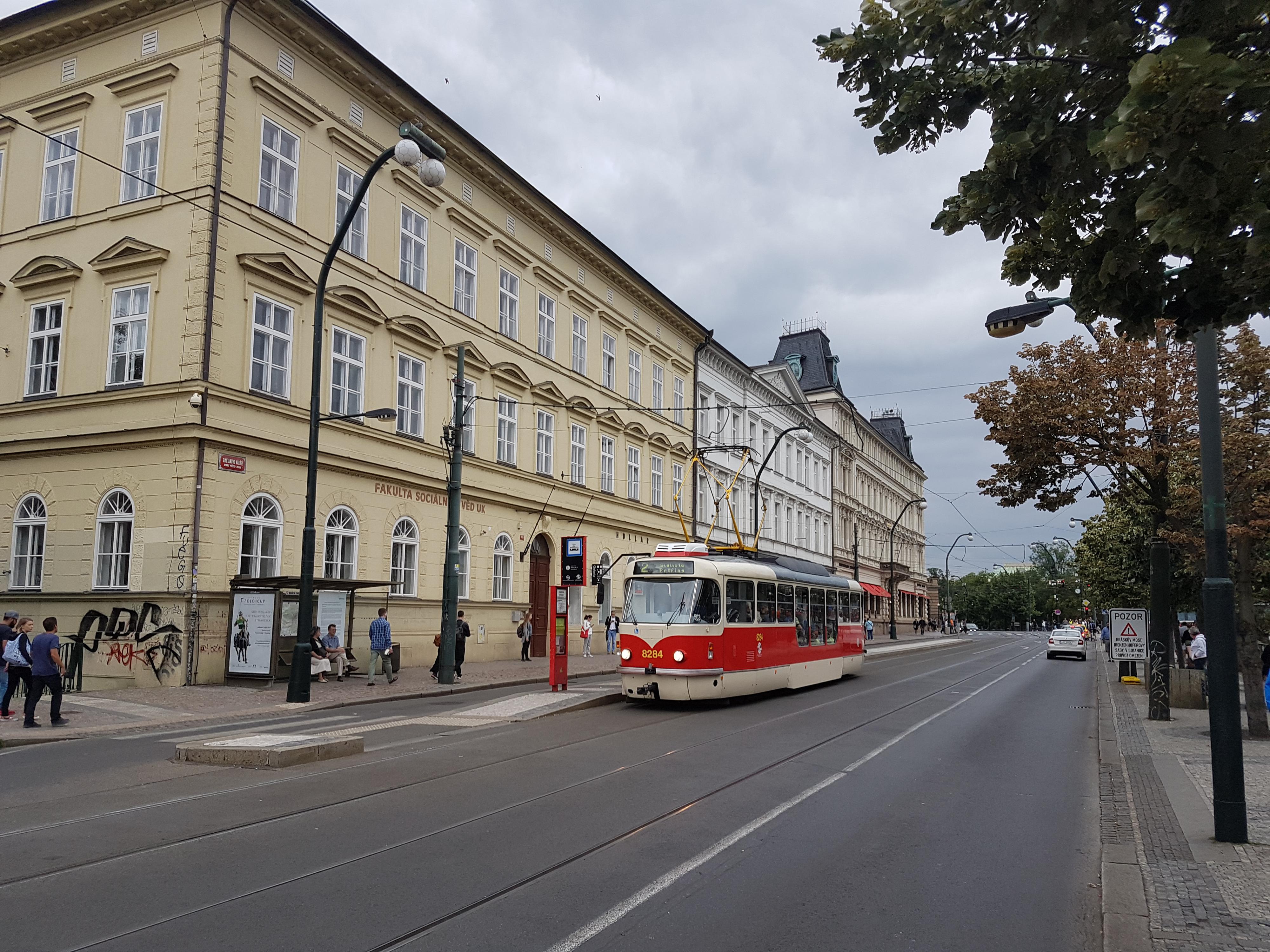 Knihovna Fakulty sociálních věd Univerzity Karlovy foto 3