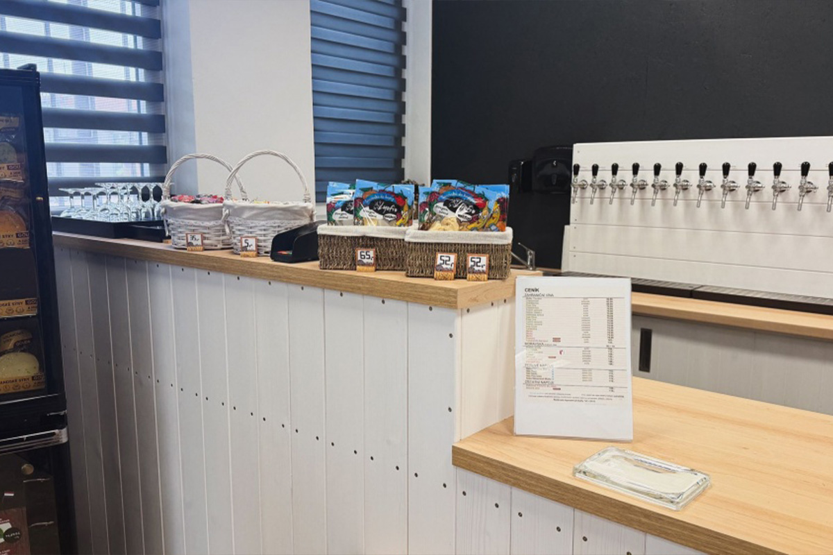 Naše Vinotéka - víno se zárukou foto 3