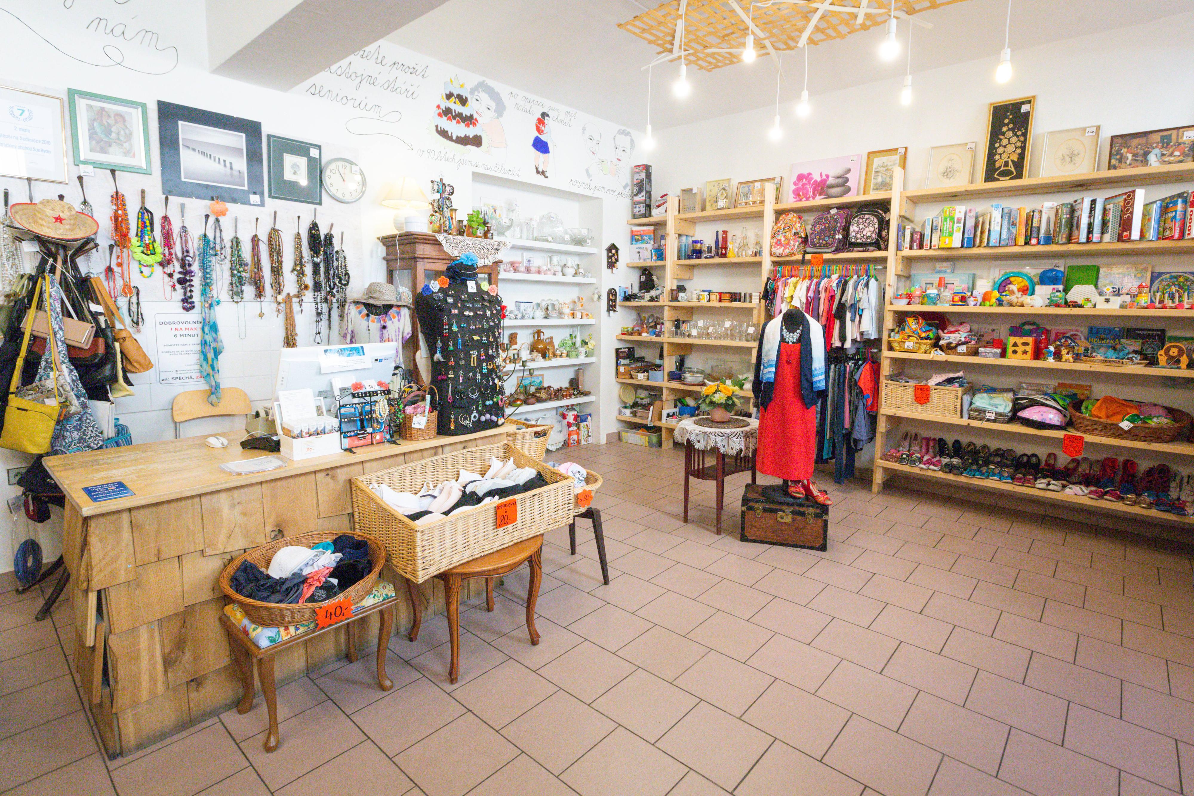 Dobročinný obchod Sue Ryder foto 3